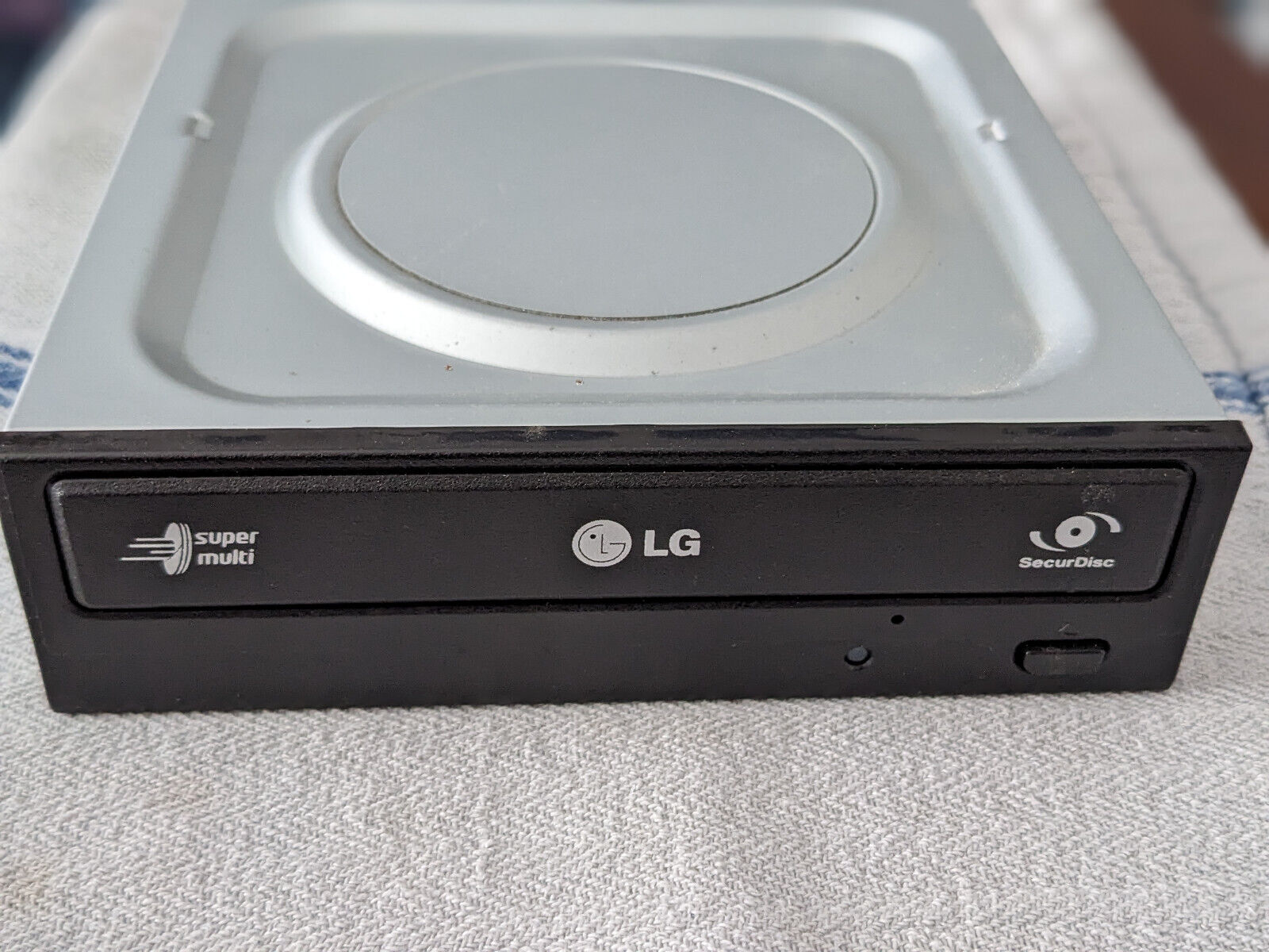 LG GH22NS30 22X DVD±R Burner - Internal Desktop SATA CD/DVD Drive Black