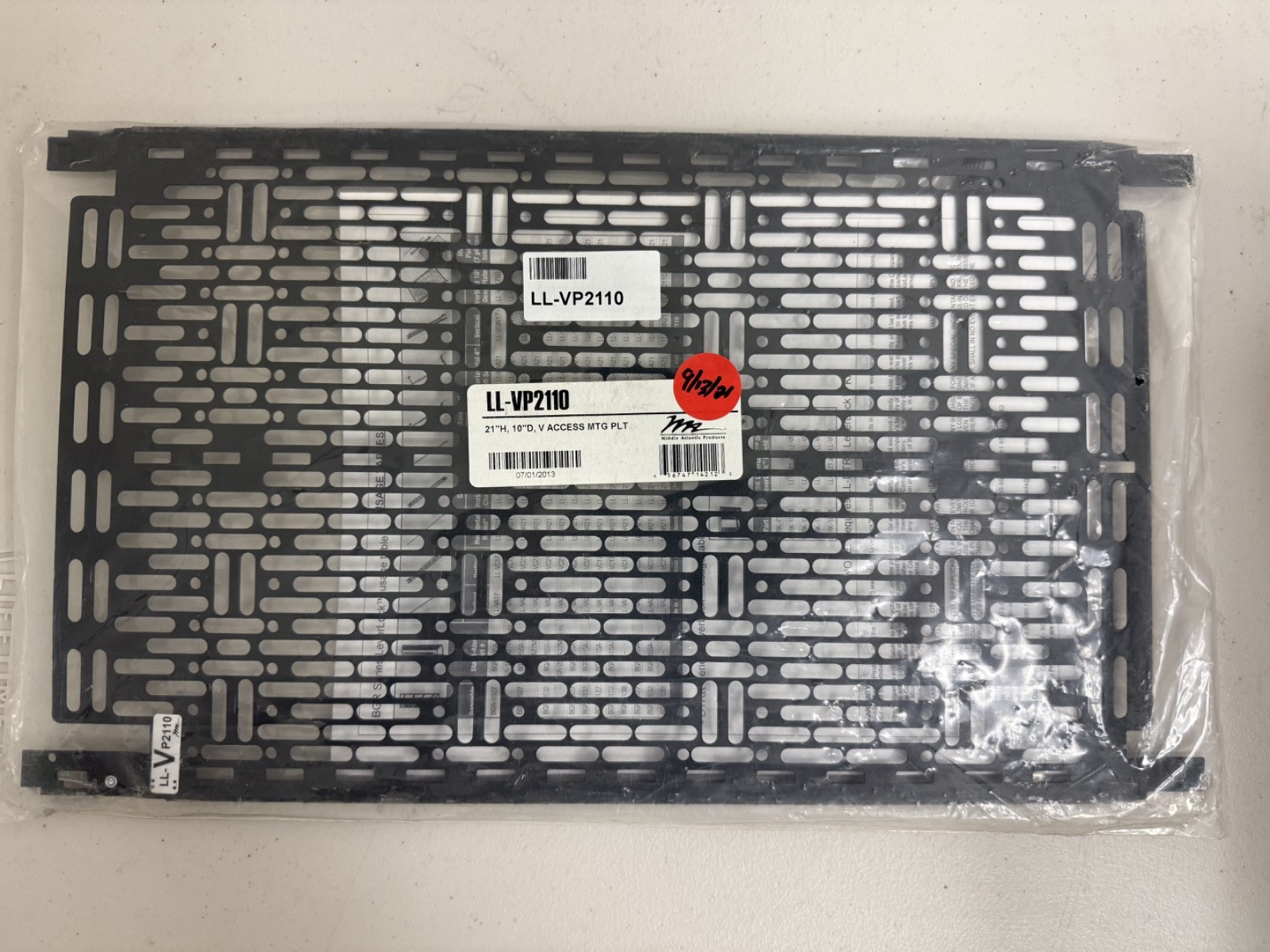 Middle Atlantic LL-VP2110 Lever Lock Vertical Mounting Plate 21"x10"
