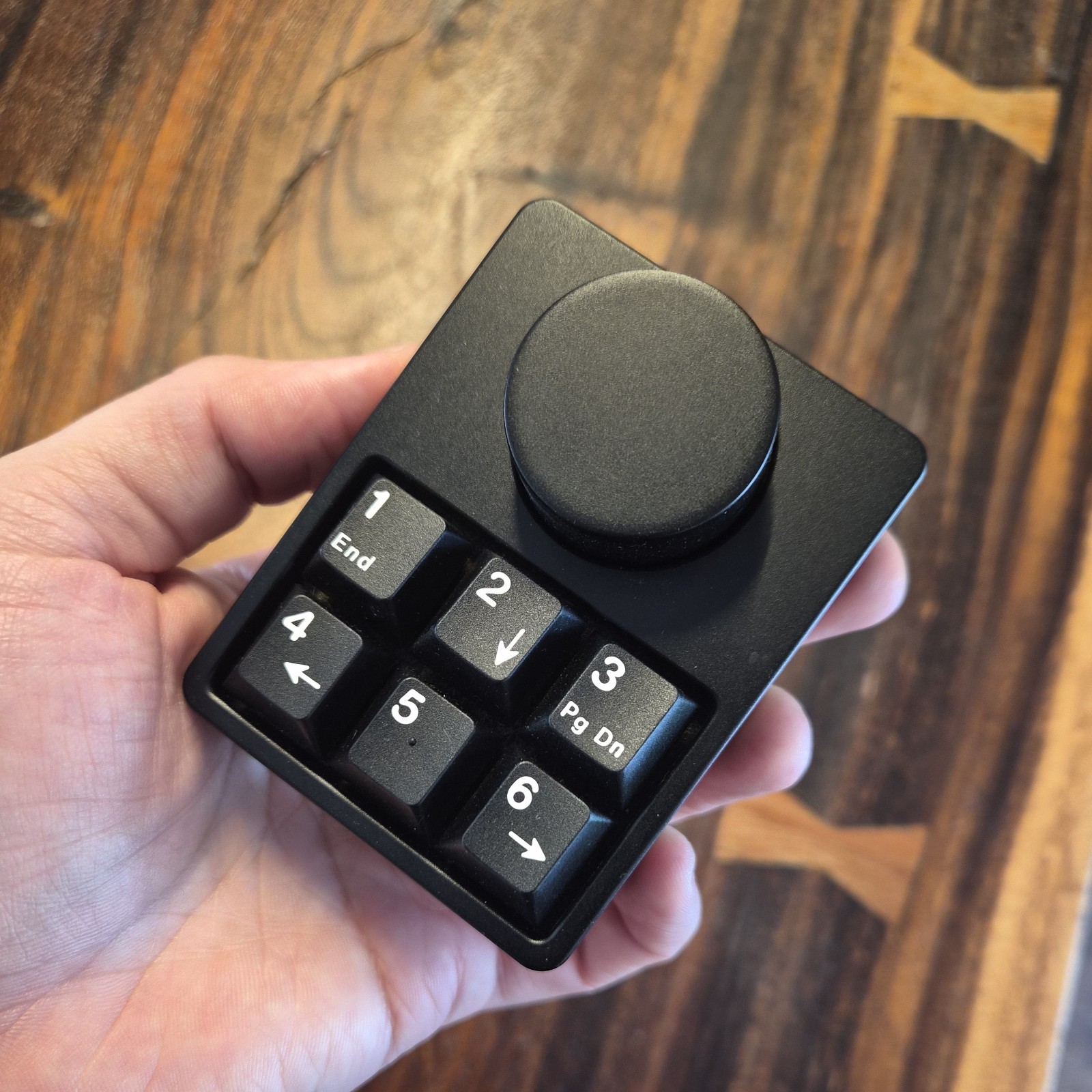 Capsunlocked CU7 Mini hotswap Macropad with GMK wob white on black rotary dial