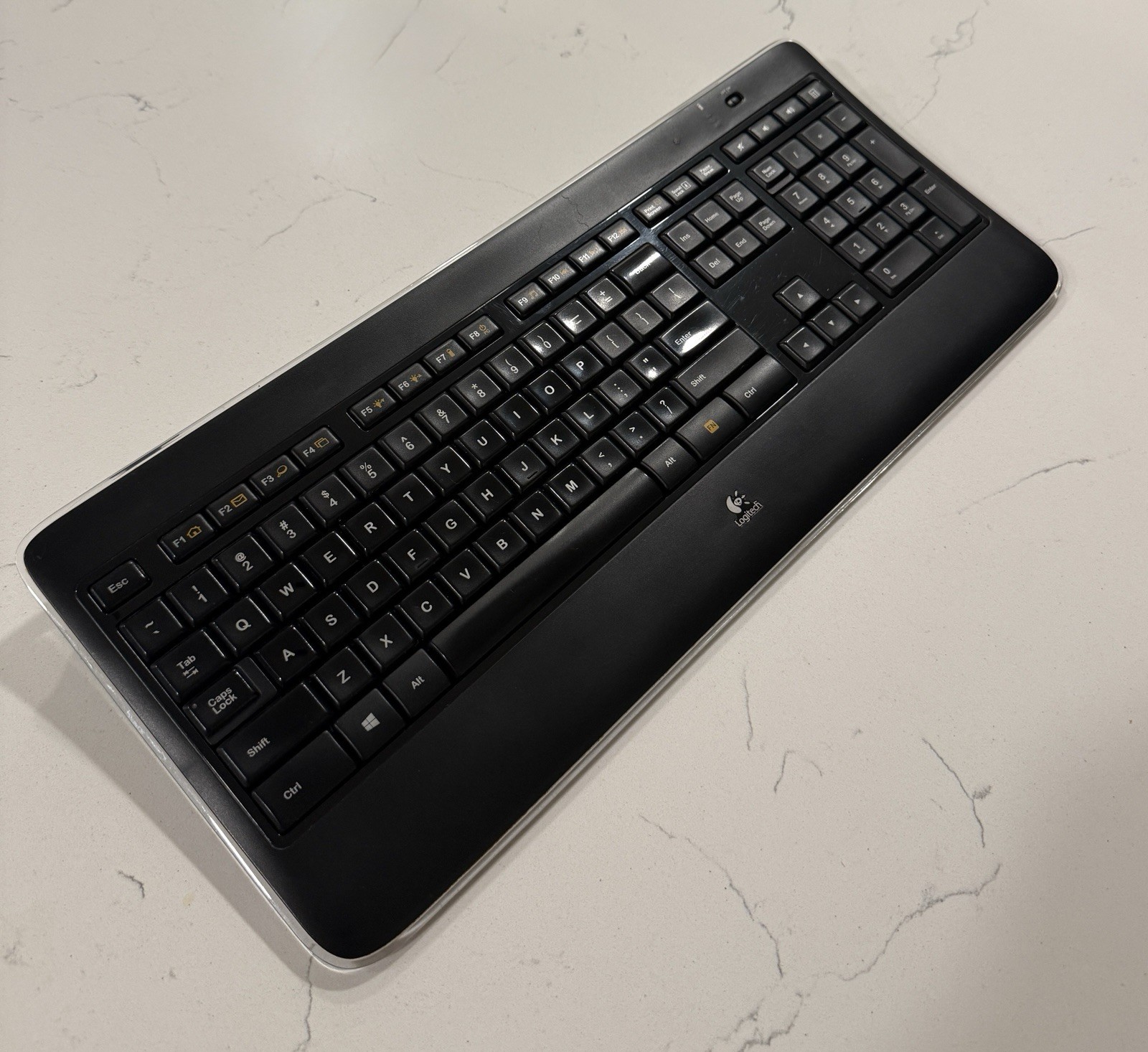 Logitech K800 Y-R0011 Wireless Illuminated Backlit Keyboard No USB Receiver