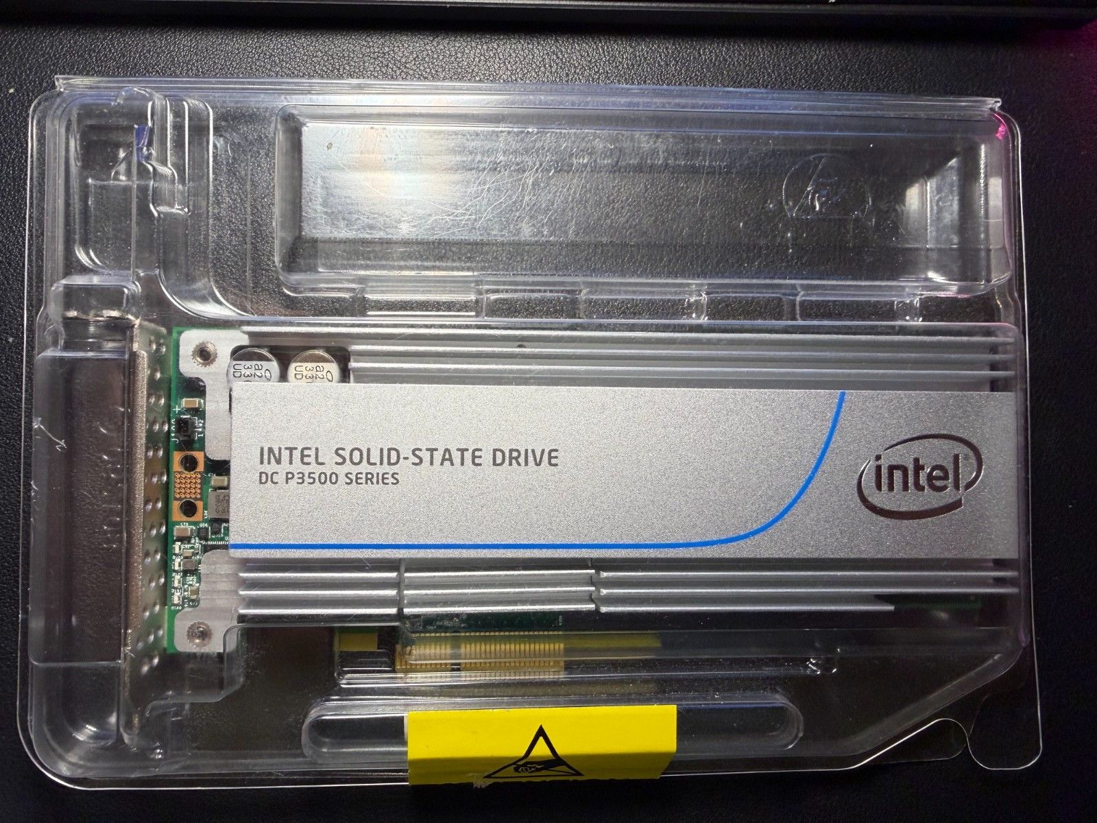 Intel Solid State Drive SSD DC P3500 Series 1.2TB SSDPEDMX012T4 PBA:H45632-300