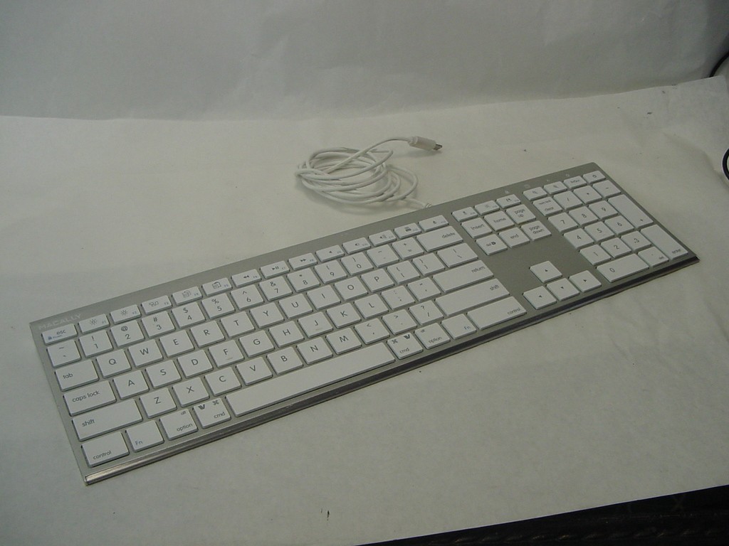 MACALLY SLIM USB KEYBOARD WITH NUMERIC KEYBOARD UCACEKEYA