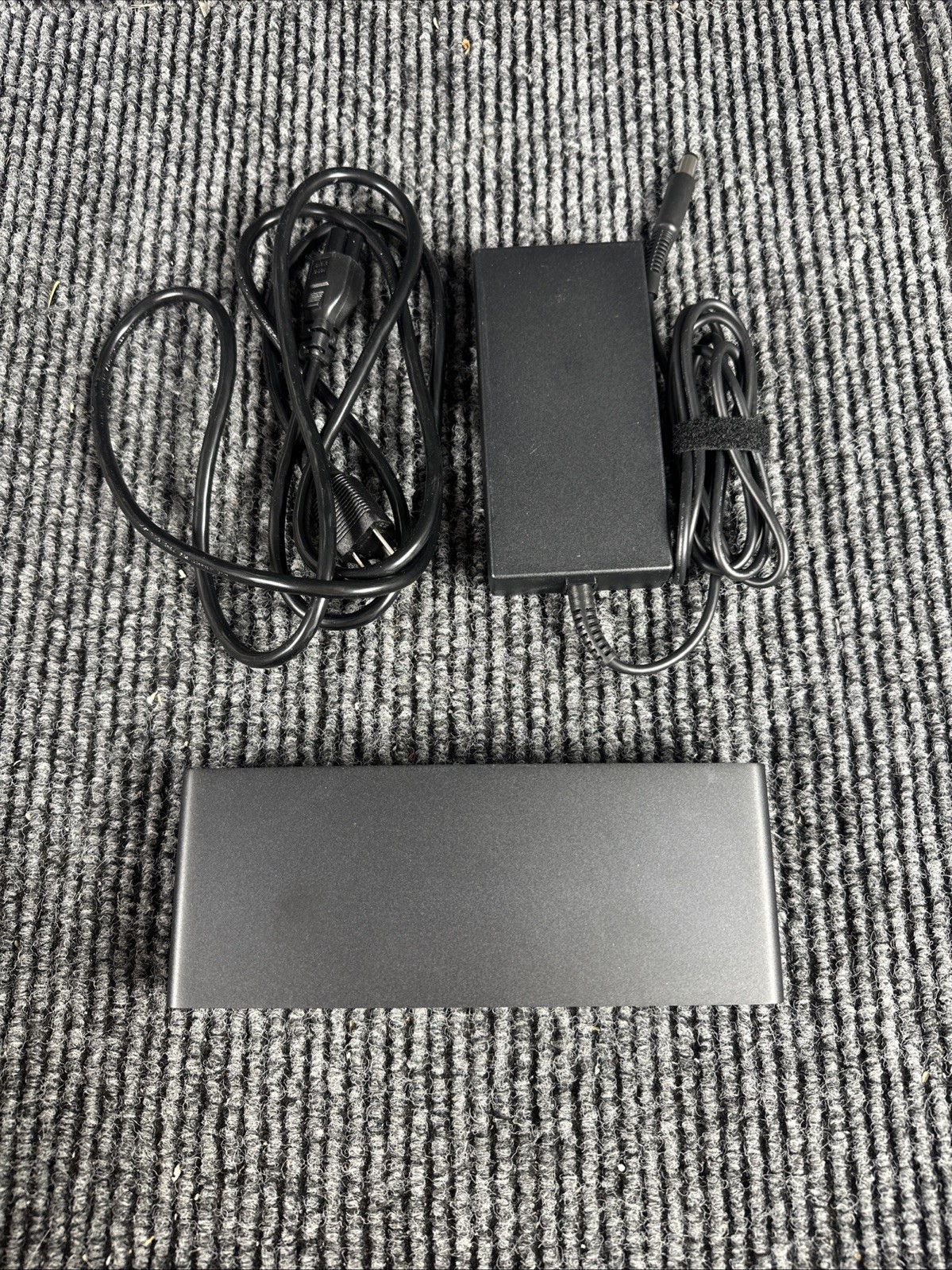 Amazon Basics Thunderbolt4/USB4 Pro Docking Station [DBD1336]