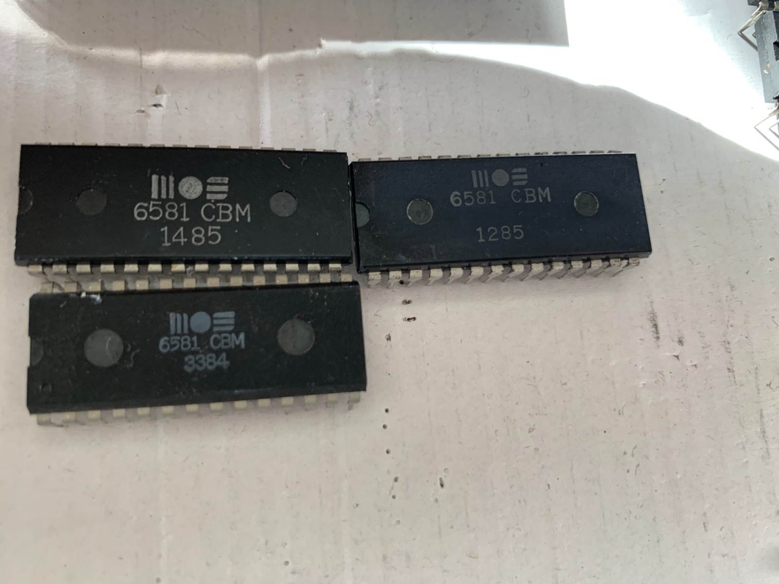 Commodore C64 / C128 MOS    6581 CBM  SID chip