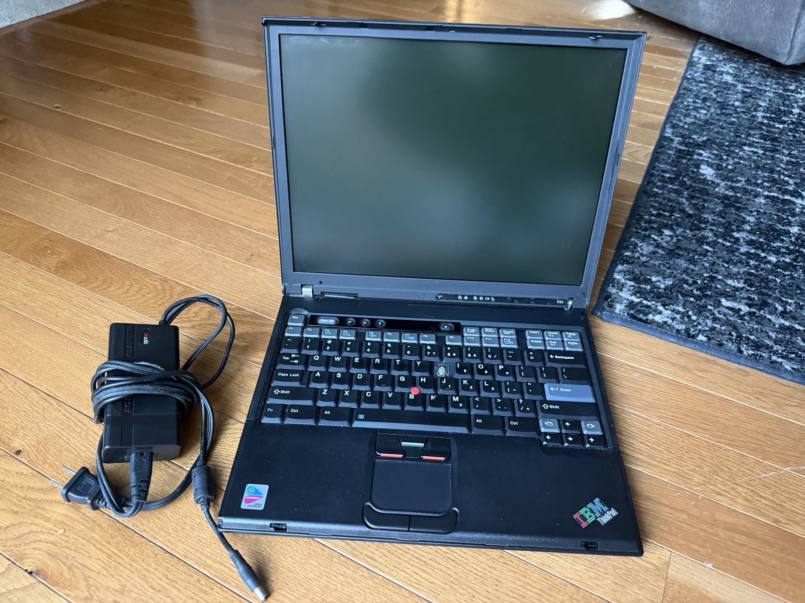 IBM ThinkPad Type 2373 W/ Charger And Error Code READ
