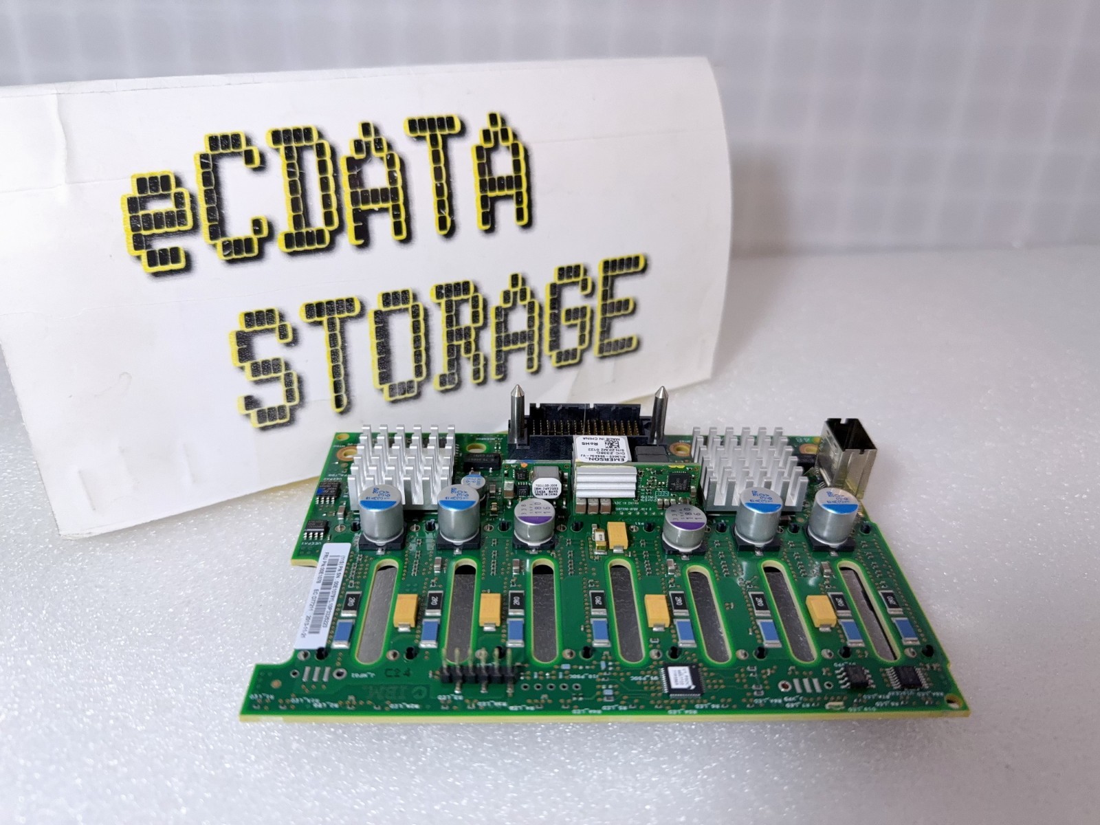IBM 8-SLOT SFF DASD 00E1079 00E1078