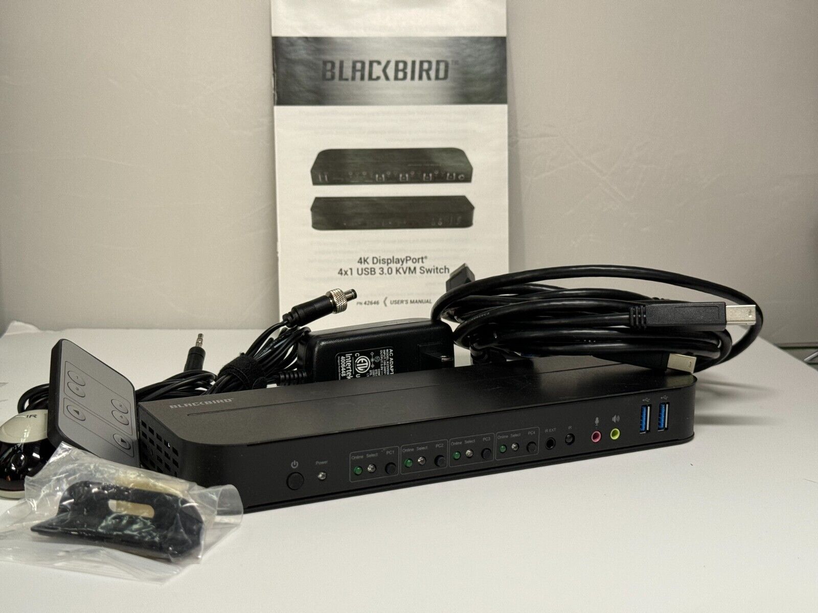Blackbird 4K DisplayPort 1.4 & USB 3.0 4x1 KVM Switch