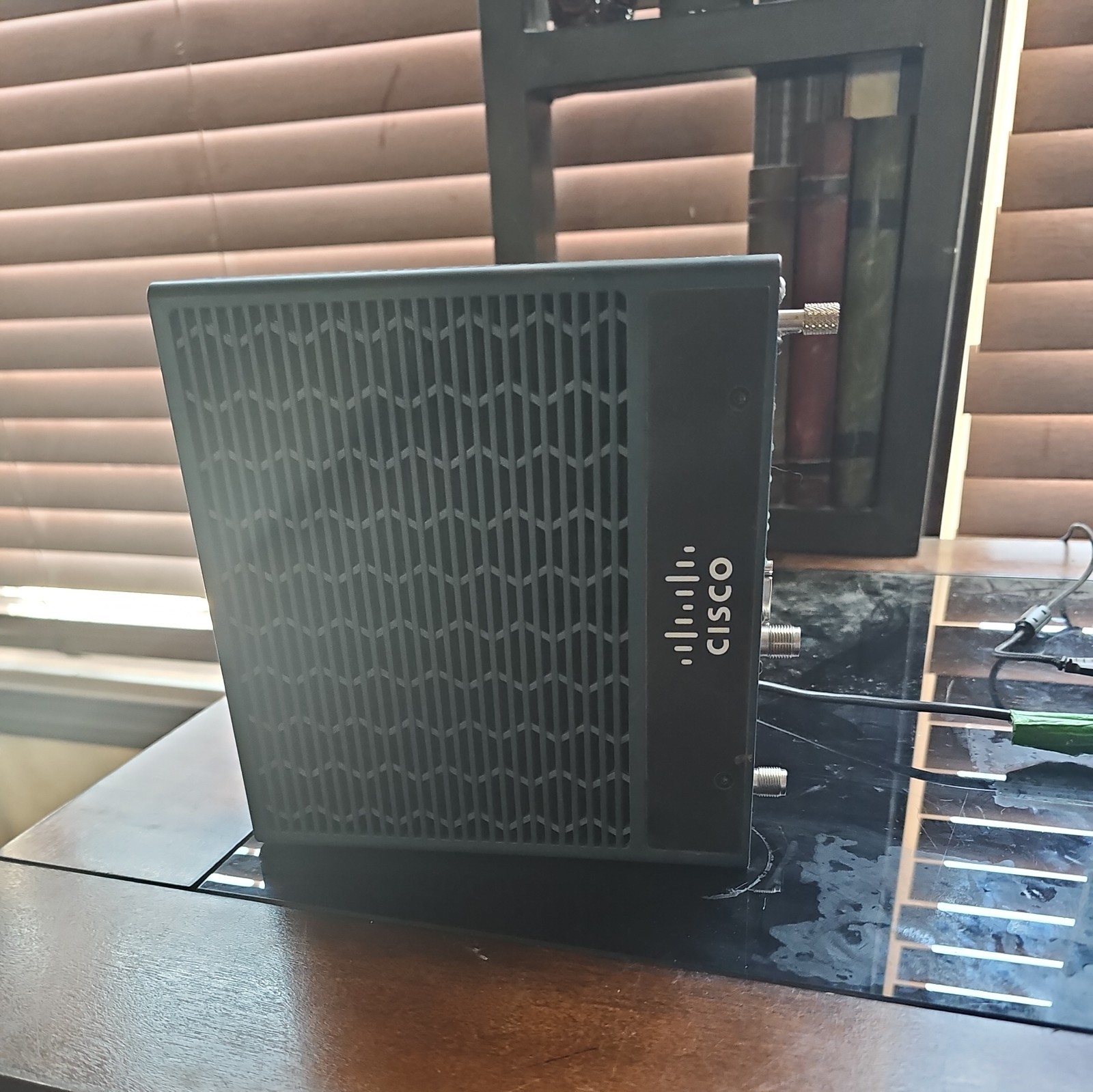 Cisco 810 Series 819-4G Integrated Router NO Antennas , NO PSU