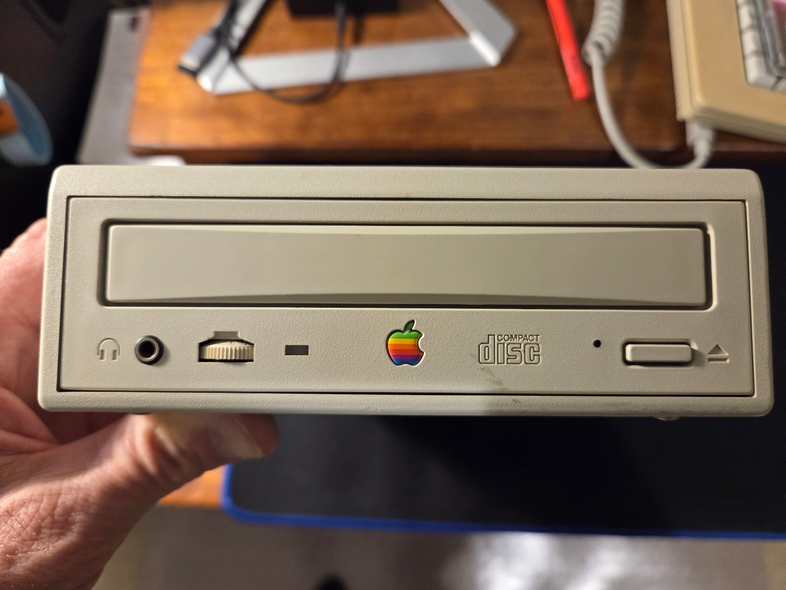 Apple CD 300e Plus CD-ROM Drive M2918 Powers On TESTED
