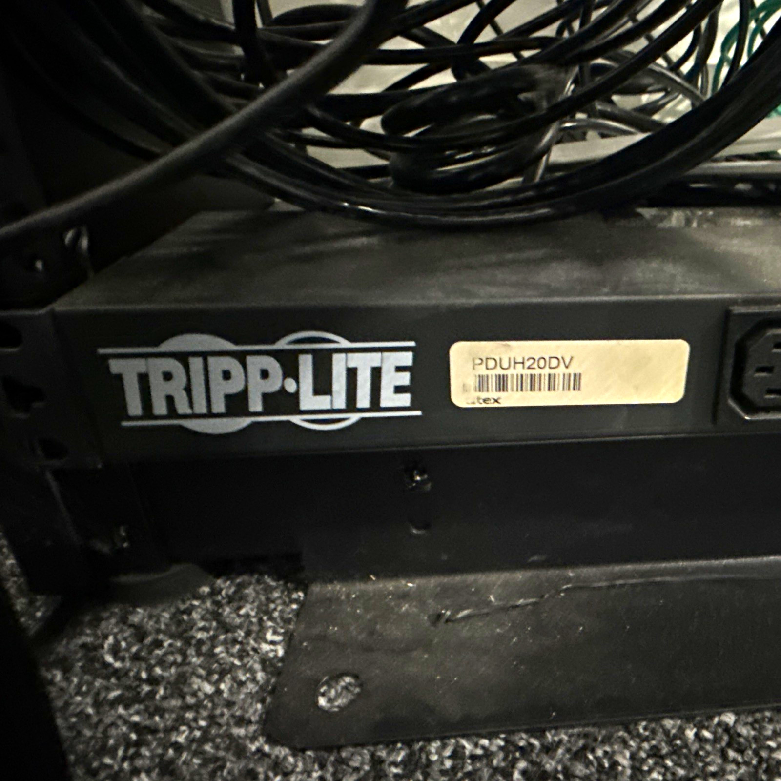 Tripp Lite PDUH20DV 1U Rackmount PDU 12-Outlets 100-120V 20A 5-20P