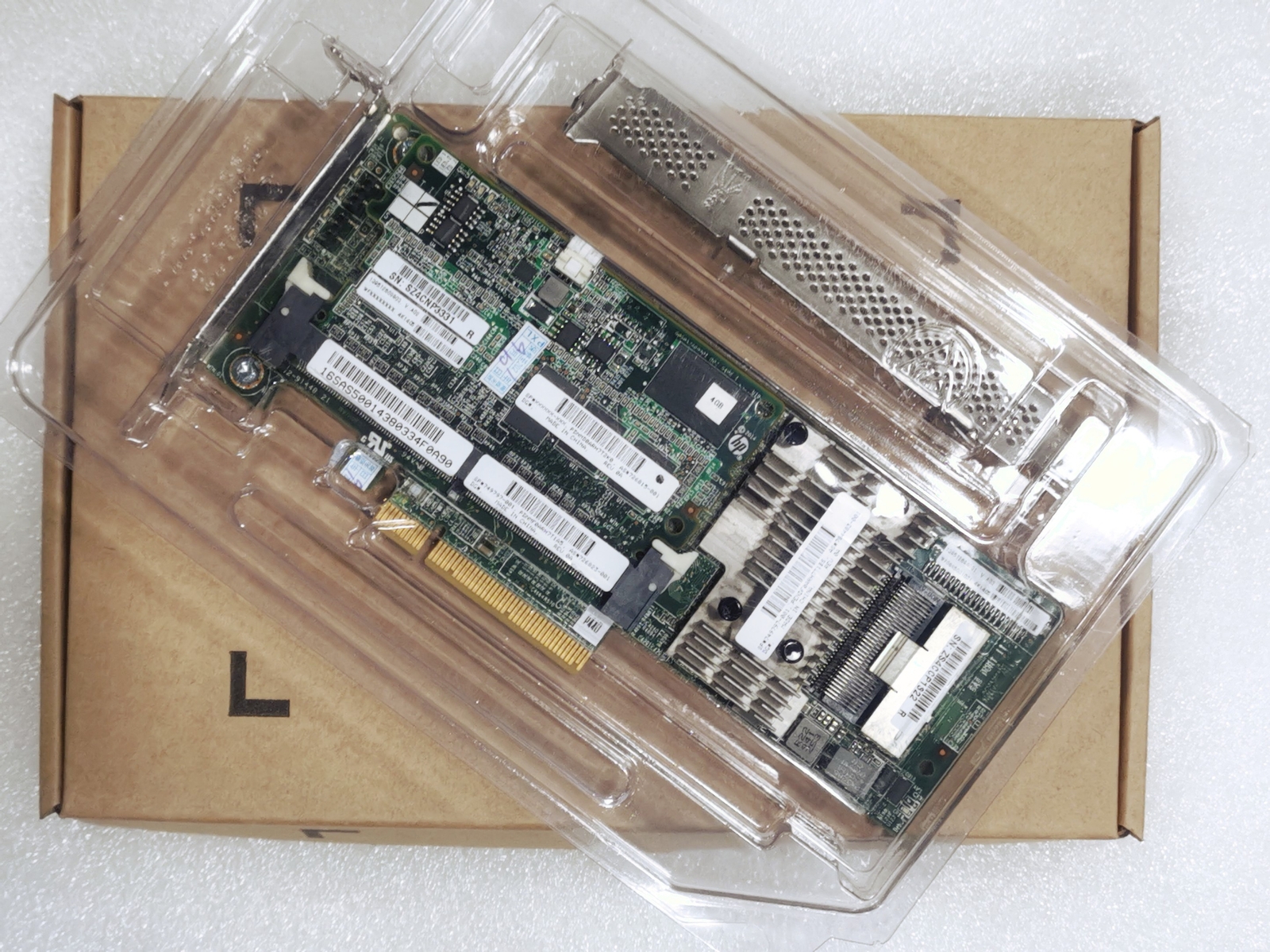 726821-B21 HP Controller Smart Array 12GBSAS 726823-001 P440 4GB FBWC 749797-001