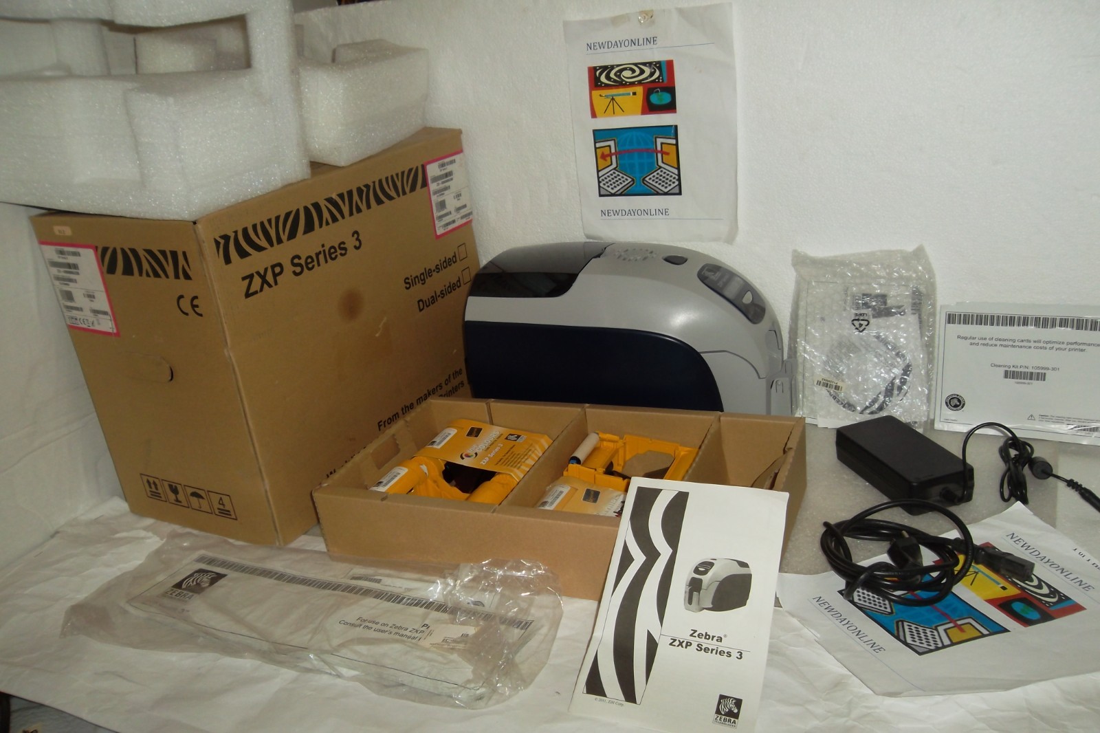 ZEBRA ZXP Series 3 Color ID Card Printer Thermal USB w/Ribbons Z31-0M000200US00