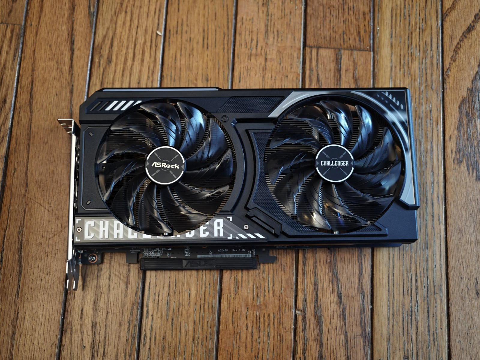 ASRock Challenger Radeon RX 9060 XT 16GB - Graphics Card - Excellent Condition