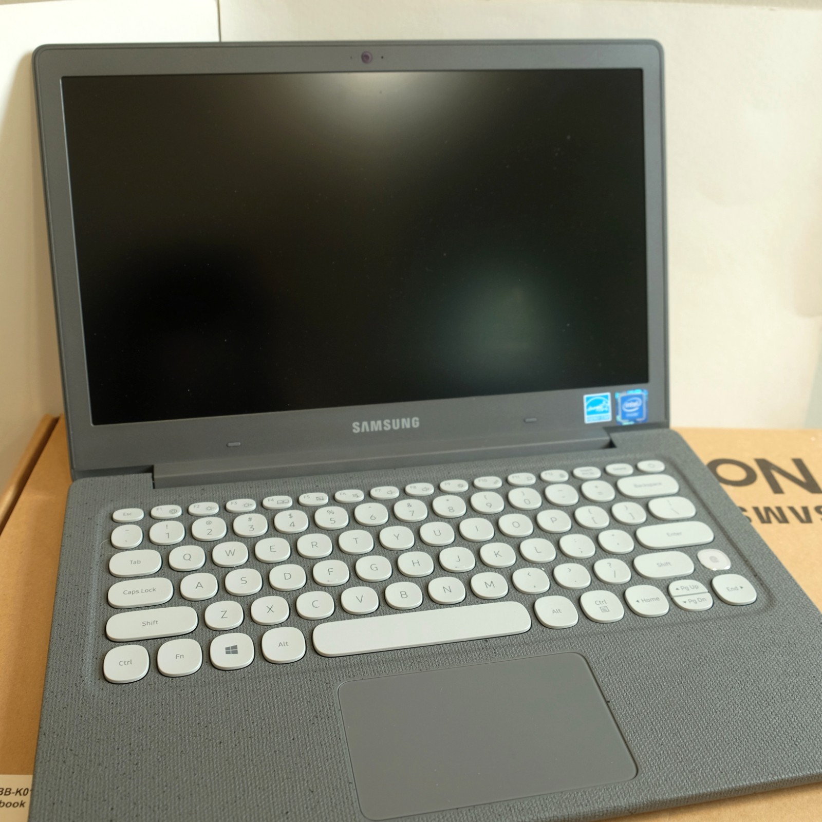 Samsung Notebook Flash 13.3" Laptop 4GB Intel N4000 Windows 10 Intel - NP530XBB