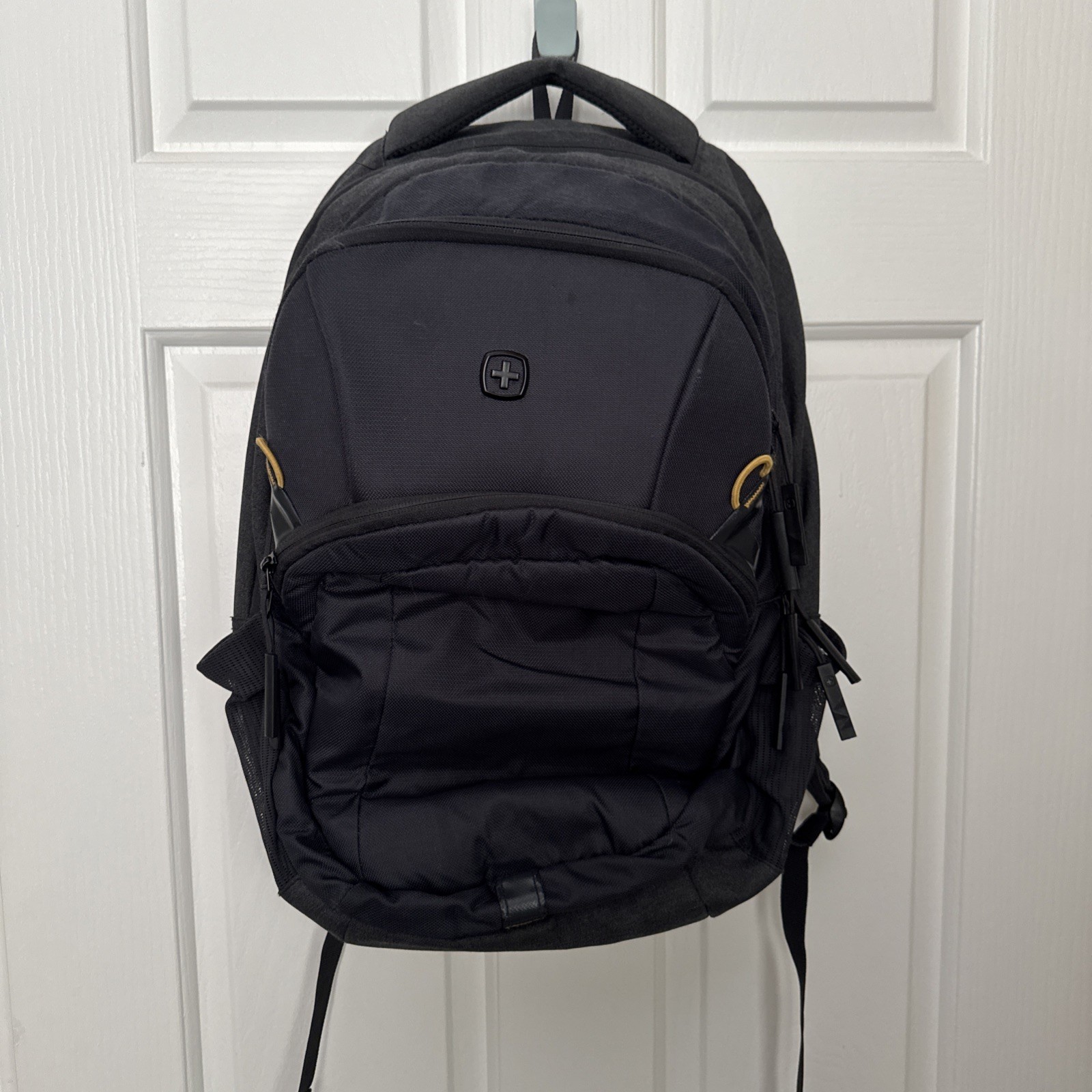 SwissGear 15.6” Laptop Backpack Gray USB Charging Port SA8168 SKU 8168447416