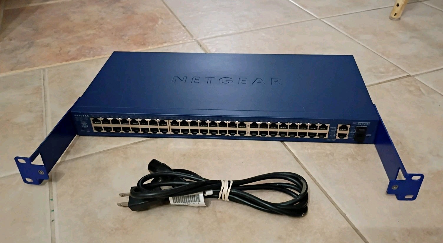 Netgear ProSafe FS750T2 48-Port 10/100 Smart Switch + 2 Gigabit Ports (V3 1143)