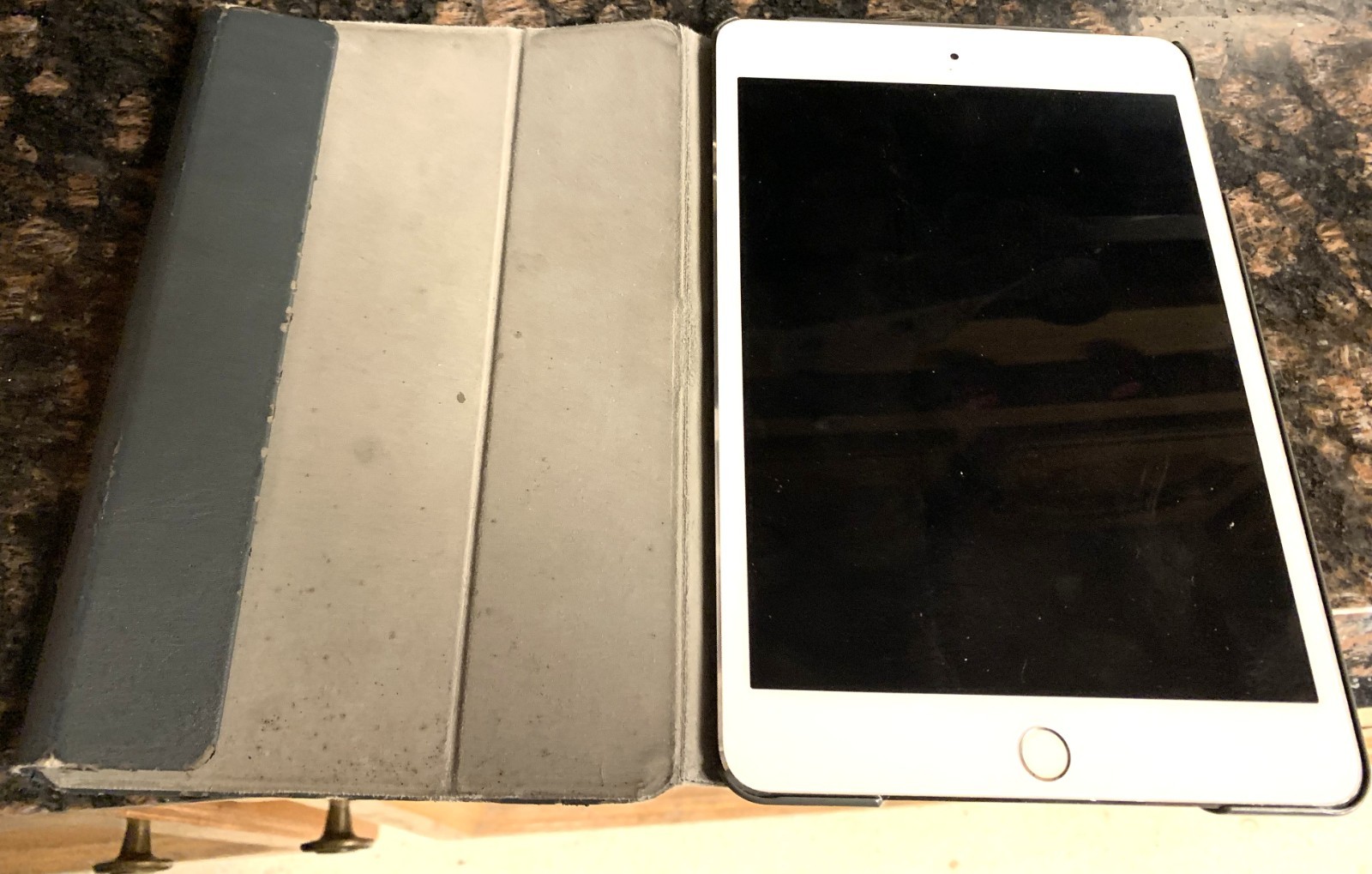Apple iPad For Parts or Repair