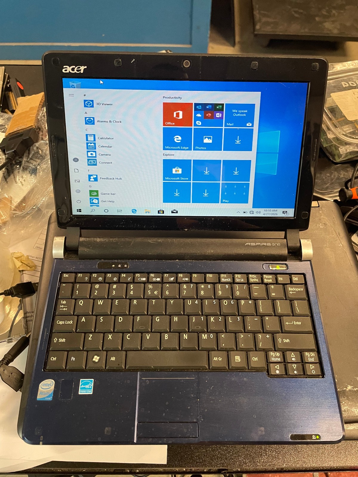 10.1” Acer Aspire One D250-1165 Netbook Laptop WINDOWS 10 - w/ a/c ADAPTER