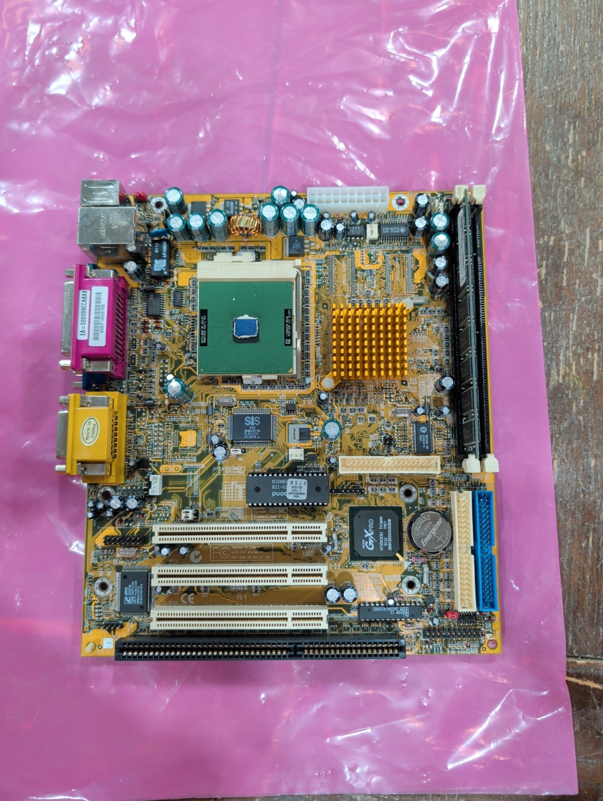 E206922 PS-1 Motherboard V 3.3  Socket 370.  w/ 128 Mb Ram And 1.0 Ghz P3 CPU