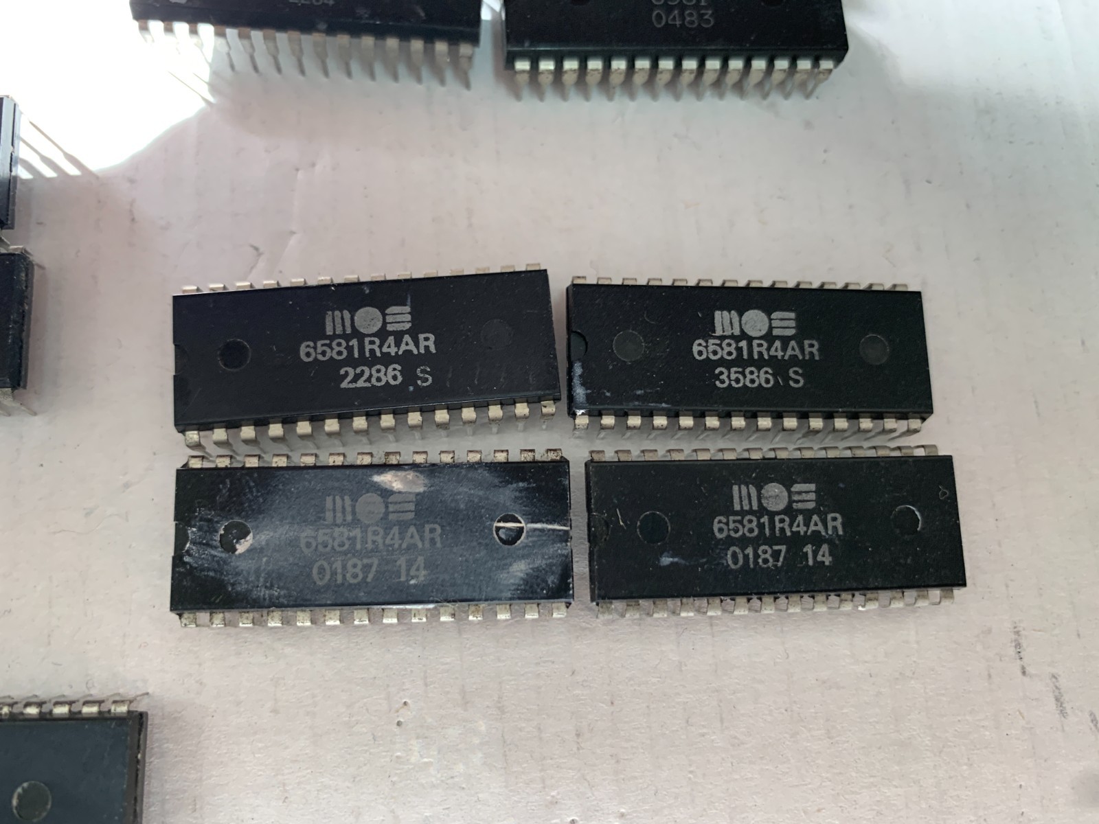 Commodore C64 / C128 MOS    6581R4AR    SID chip