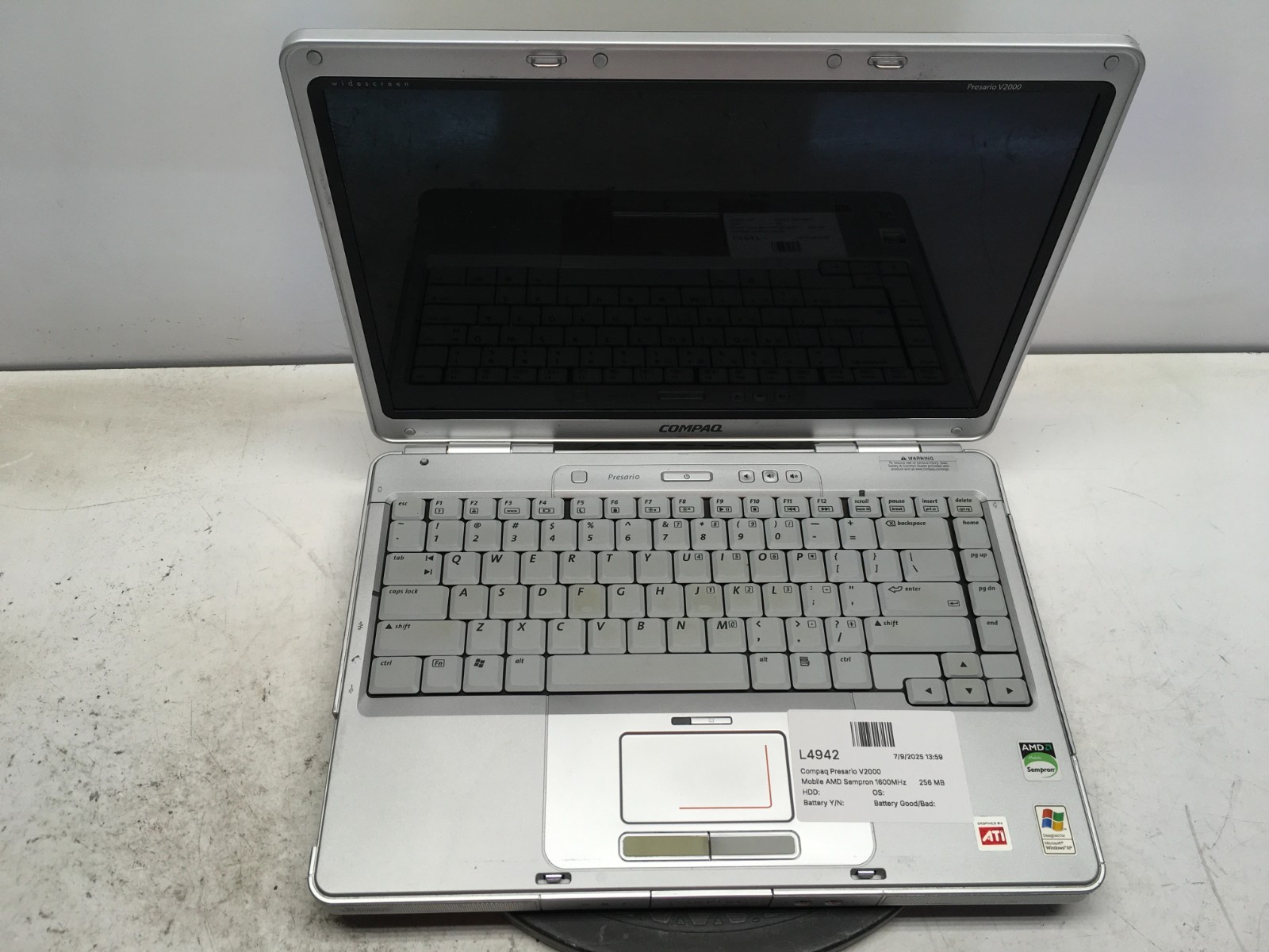 Compaq Presario V2000 AMD Sempron Mobile 256 MB NO HDD /Battery - Dim Screen