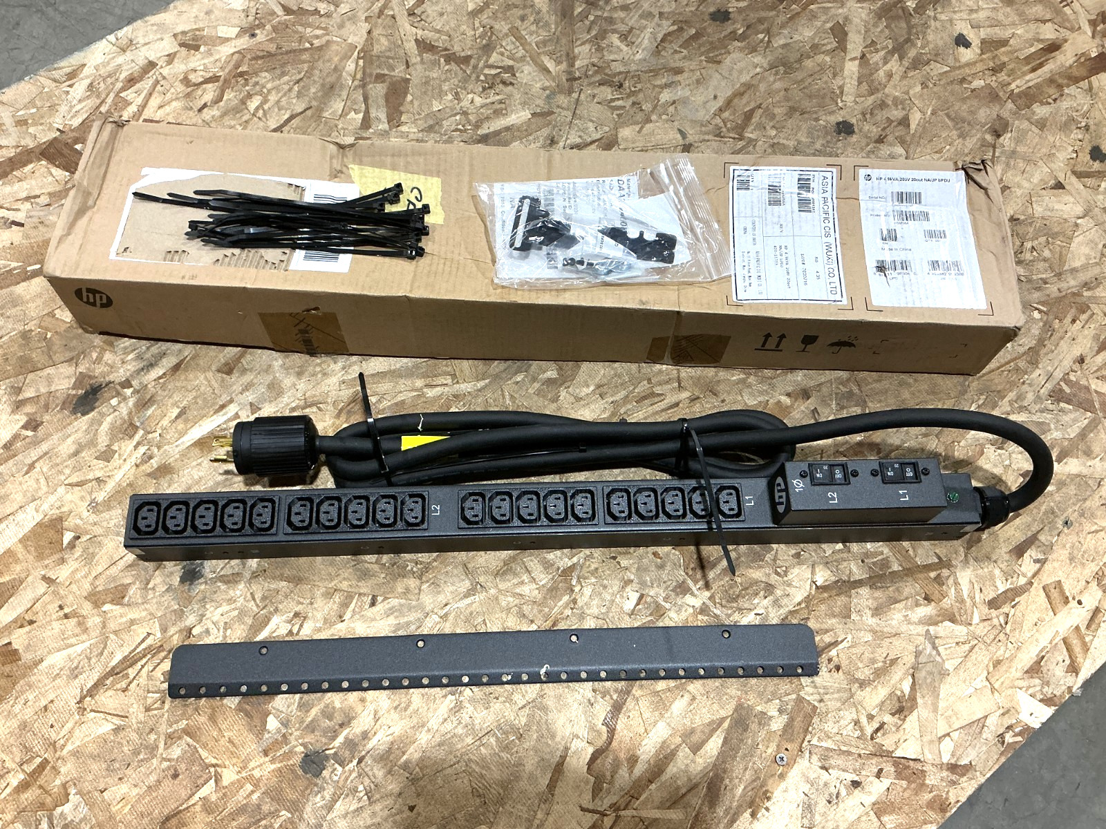 New HP 719884-005 Power Distribution Unit 20-Outlet 4.9kVA 24A 240V HSTNR-P034-2