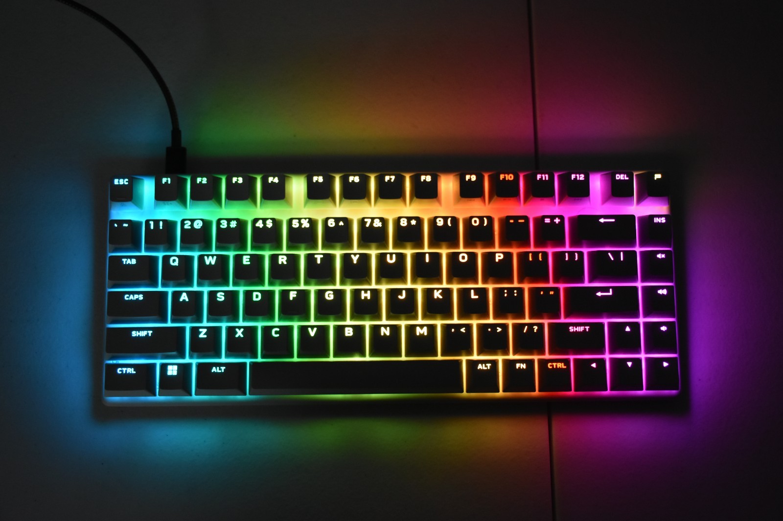 Alienware Pro Wireless Gaming Keyboard 75% RGB Hot-Swappable Tri-Mode White