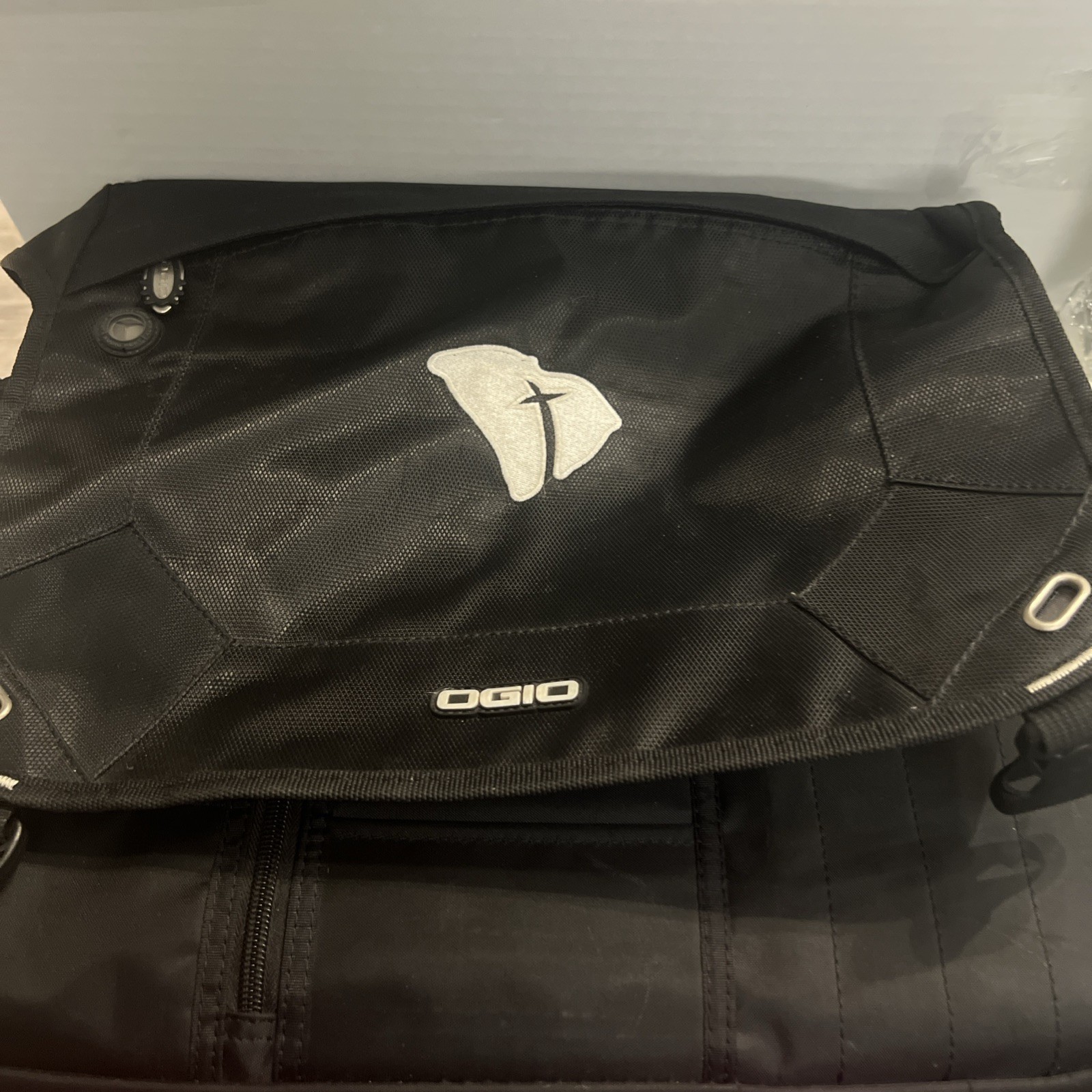 OGIO Street CITY CORP Laptop Computer Messenger Bag Carrying Case 03507 Clean