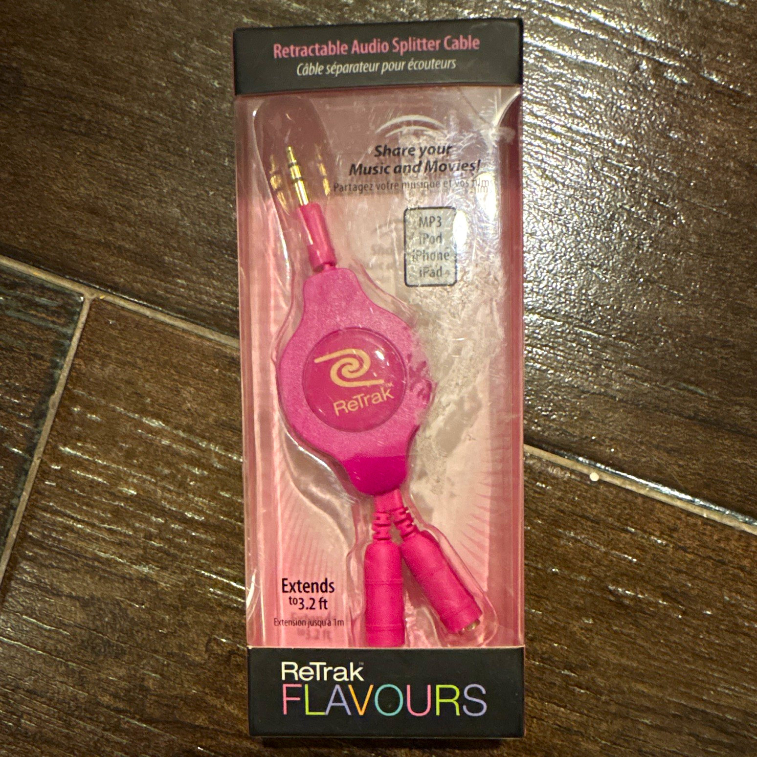 ReTrak Retractable Audio Splitter Cable 3.5mm 1:2 Pink 3.2 ft