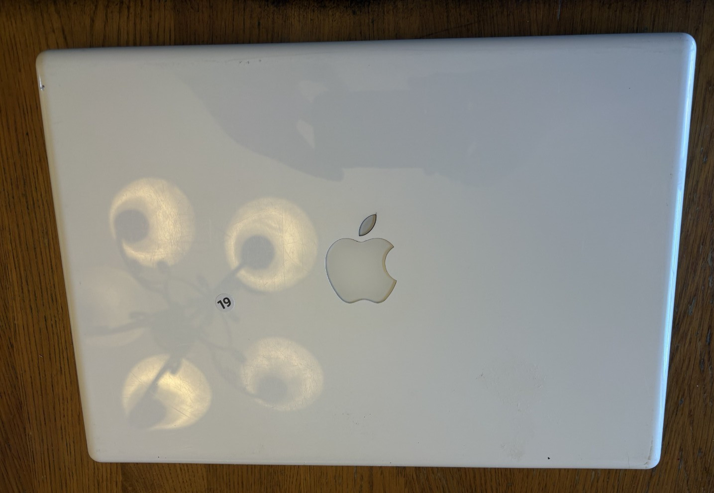 Apple MacBook model A1181 13.3-inch laptop FOR PARTS ONLY MB19