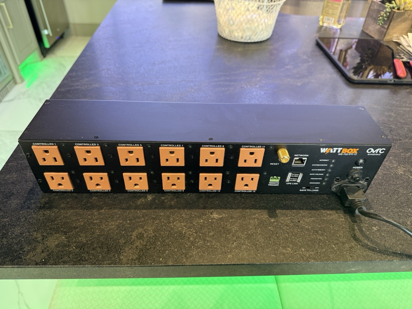 WattBox WB-700-IPV-12