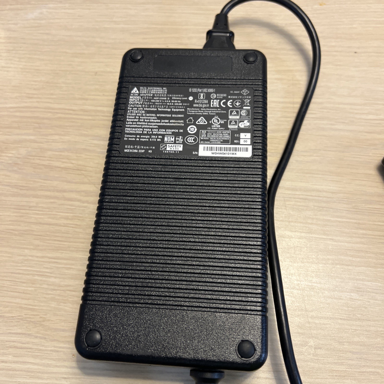 Delta Electronics ADP-330AB D AC Power Supply Output 19.5 V 16.9 A