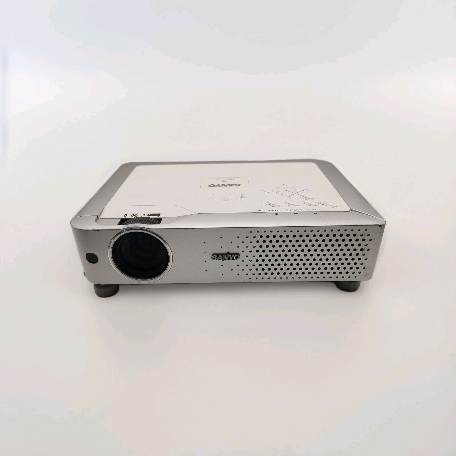 Sanyo PLC-XU73 Pro xtraX Multiverse Projector....                          6