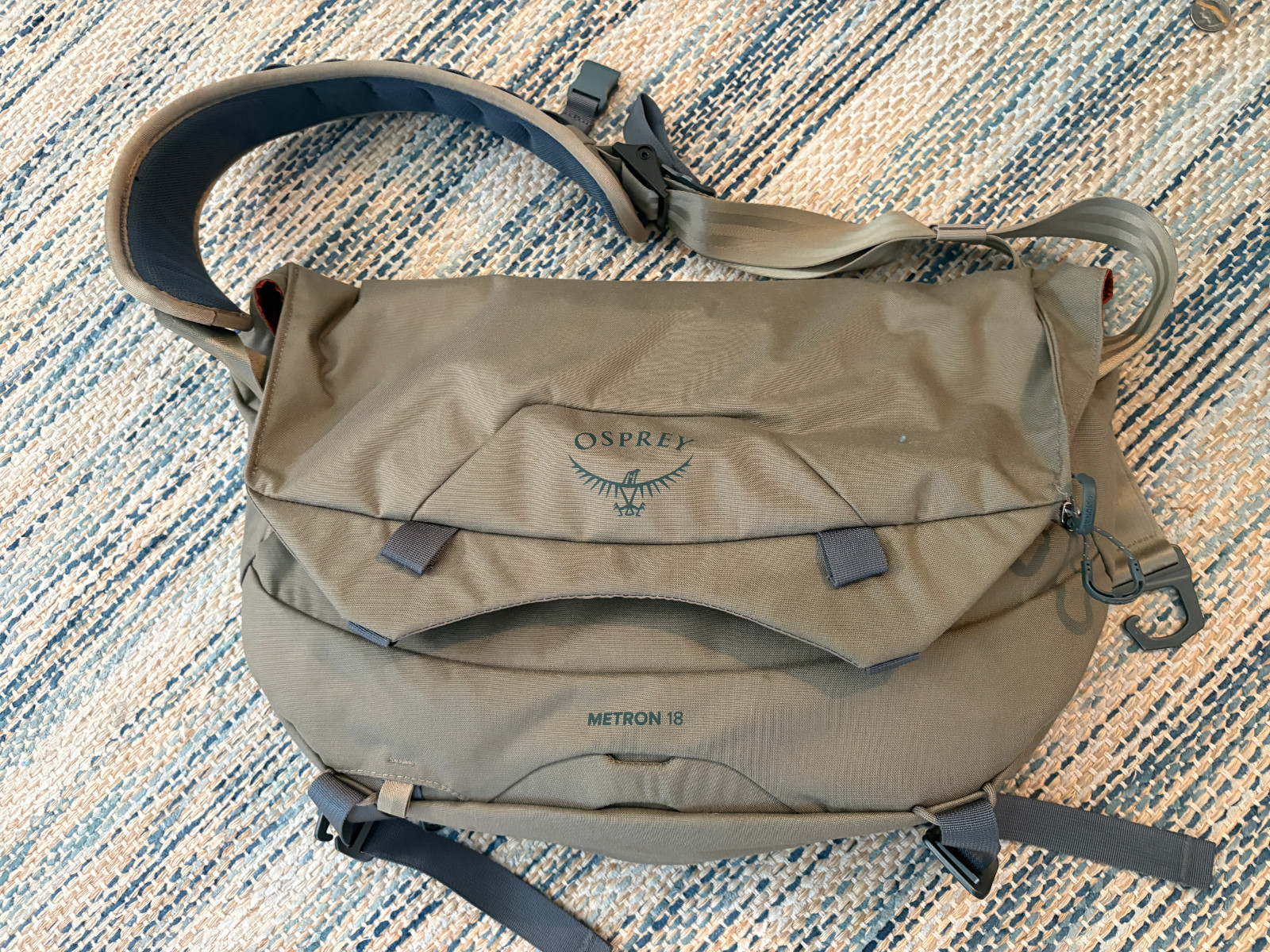Osprey Metron 18 Messenger Bag Used