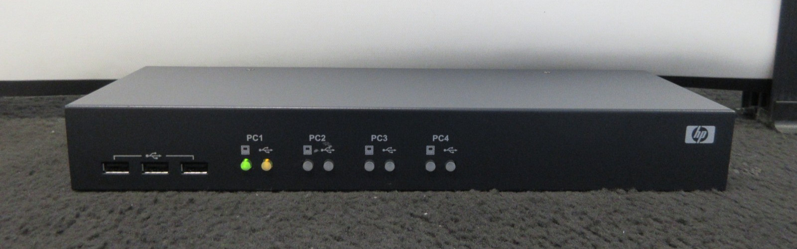 HP/HPE 1 x 4 KVM Console Switch / HPE 438612-001 / HSTNR-K002