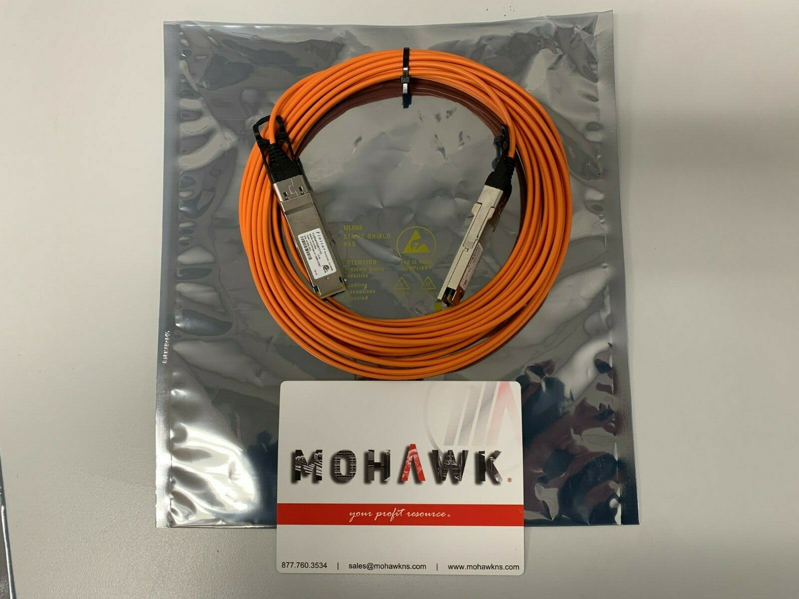Finisar Quadwire 40Gb/s QSFP+ Active Optical Cable 10M MMF FCBN410QB1C10 NEW 