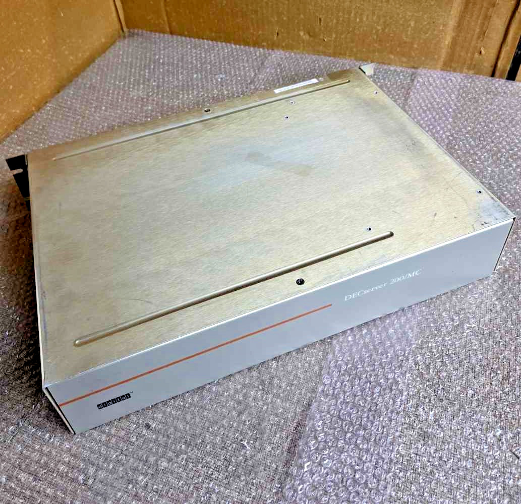 Working Digital DSRVB-AA DECserver 200/MC 8-port terminal server, RS232 & AUI