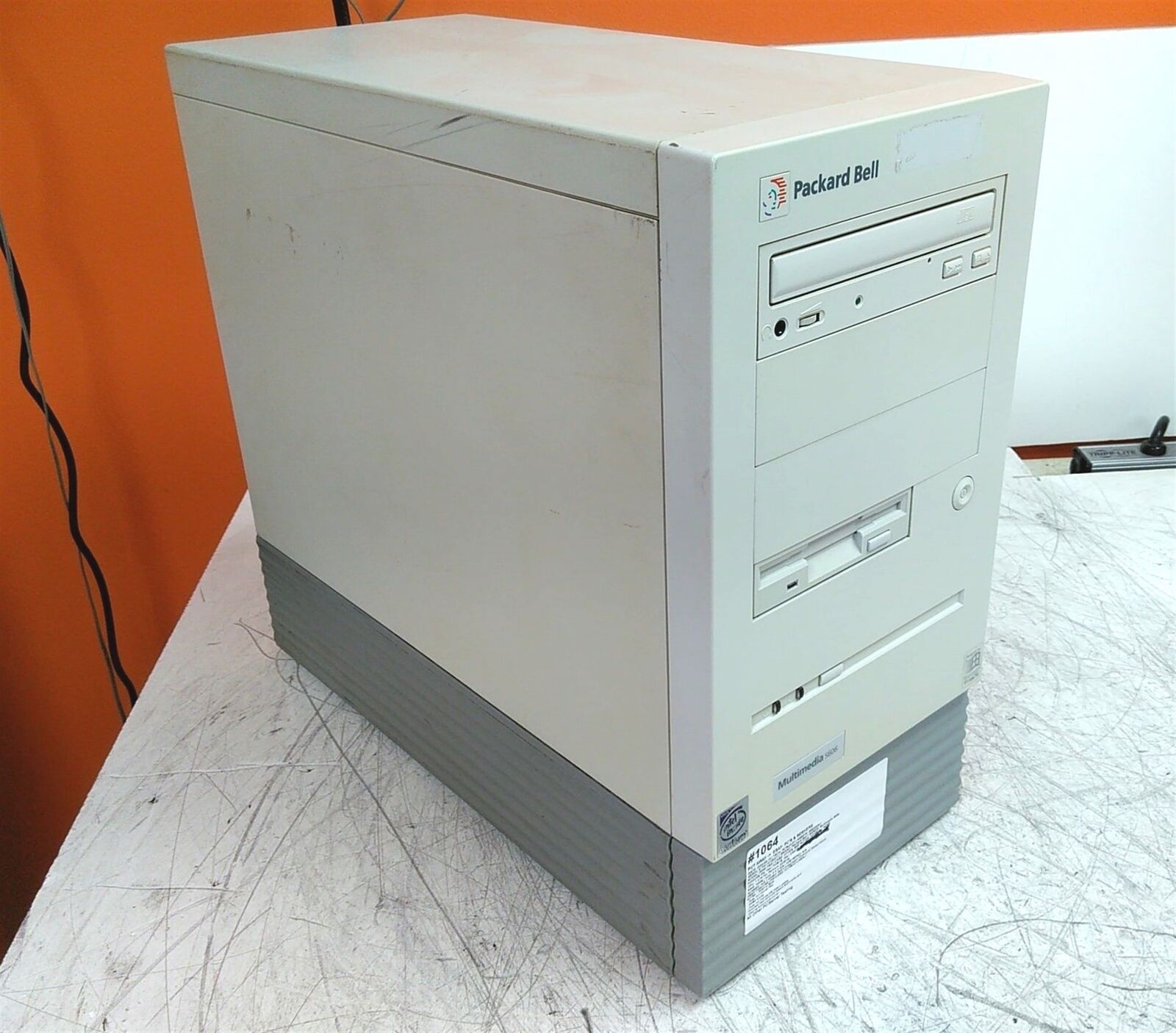 Vintage Packard Bell Multimedia S606 Desktop Pentium 233MHz 32MB 0HD No PSU