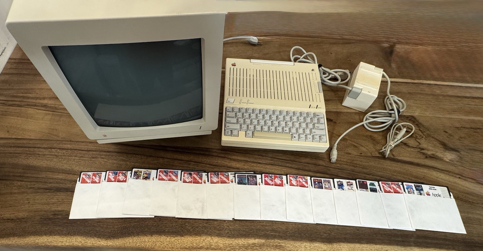 1984 Working Apple IIc 2c Model A2S4100 Vintage Gaming Computer  Arcade Bundle