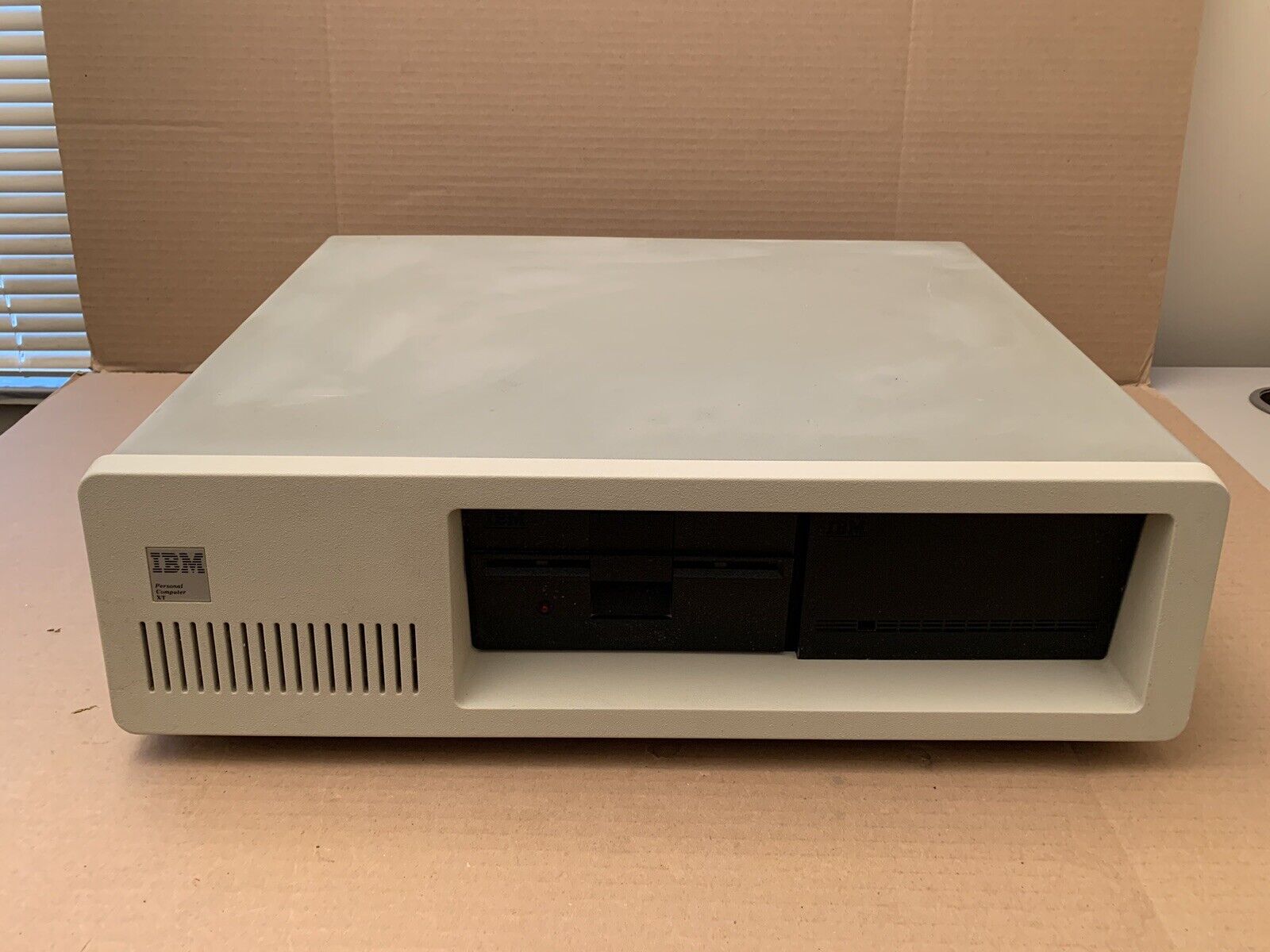 **SEE VIDEO** Vintage IBM PC 5160 PC **FOR PARTS OR REPAIR** POWERS ON
