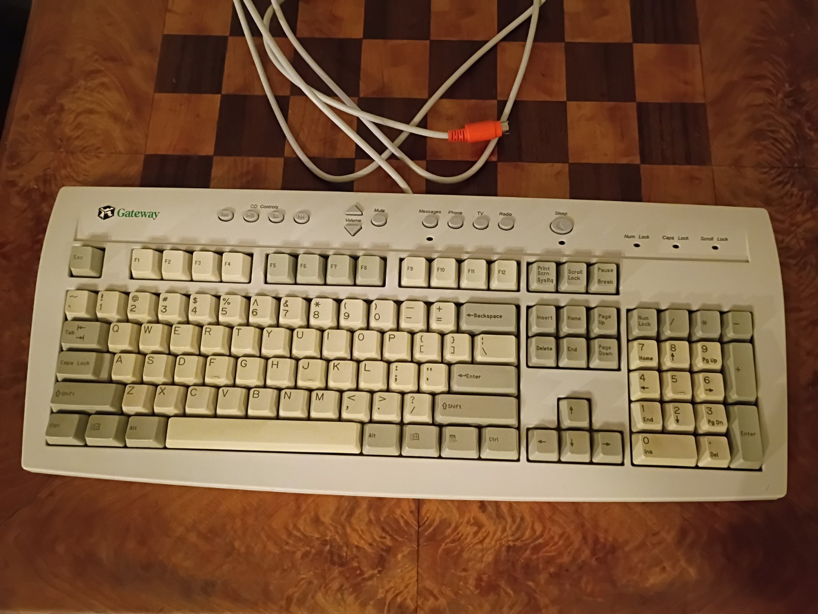 Vintage Gateway Multimedia Keyboard 7000985 Beige PS2 Media Keys OEM