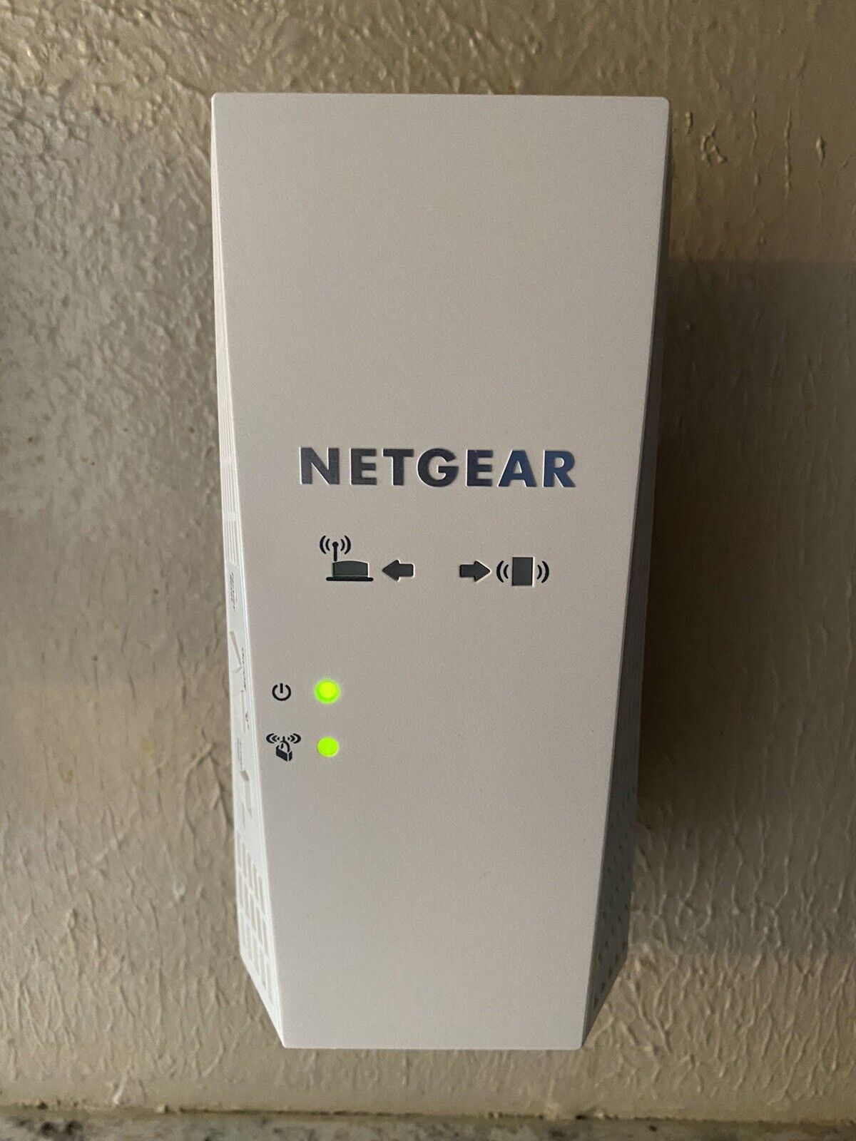 Netgear EX7300 White Plug-In WiFi Range Extender - Nighthawk X4 AC2200