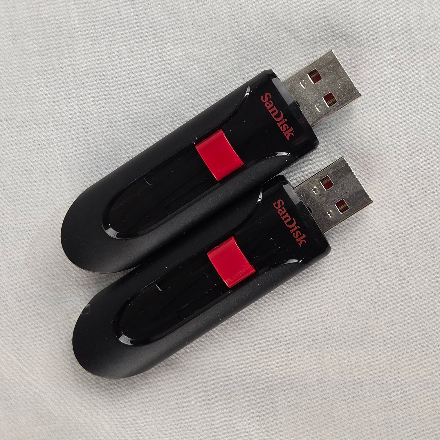 2x SanDisk Cruzer Glide 8GB USB Flash Drives USB 2.0