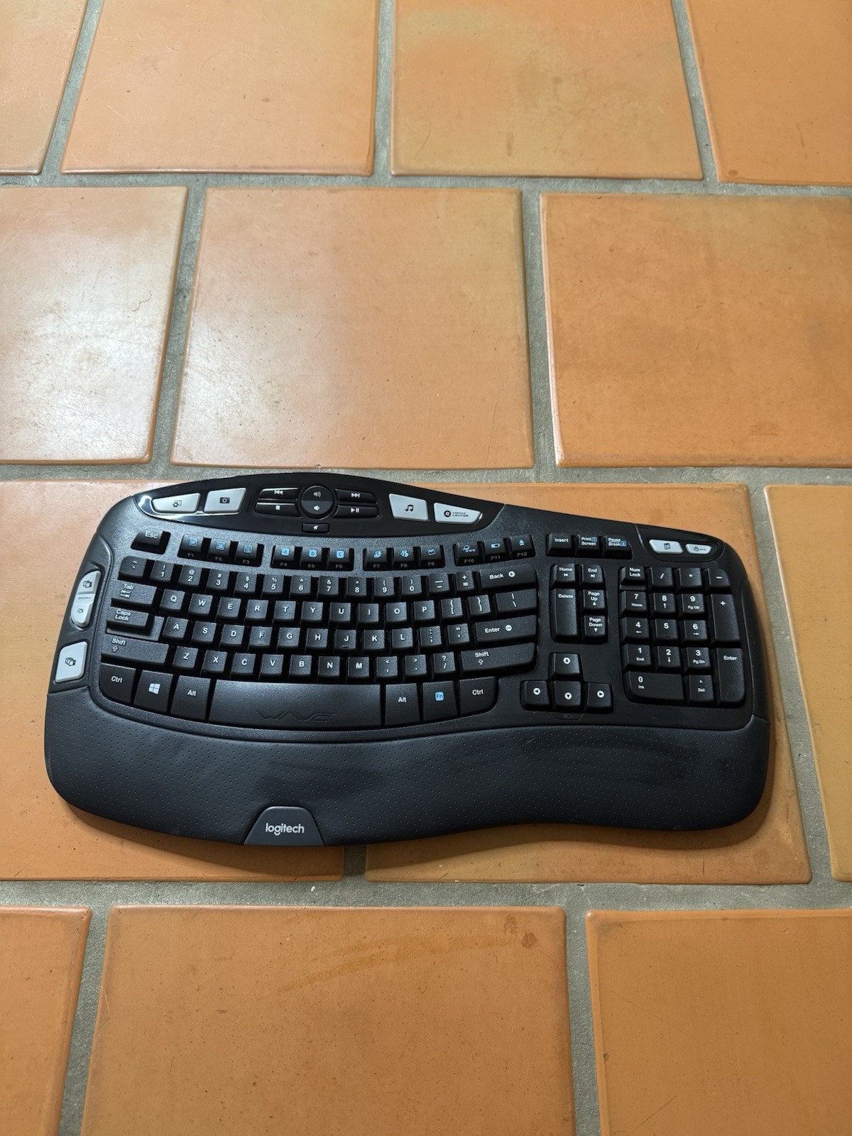 Logitech K350 Wave Wireless Keyboard – Powers On – NO USB Receiver / Dongle