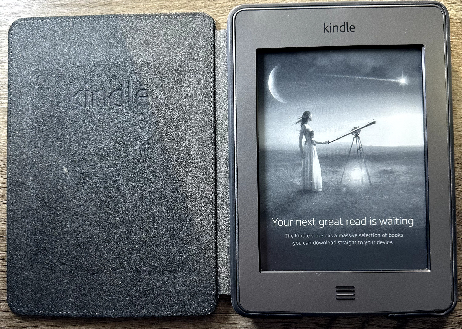 Amazon Kindle Touch (4th Generation) 4GB, Wi-Fi, 6in - Silver D01200 EXCELLENT
