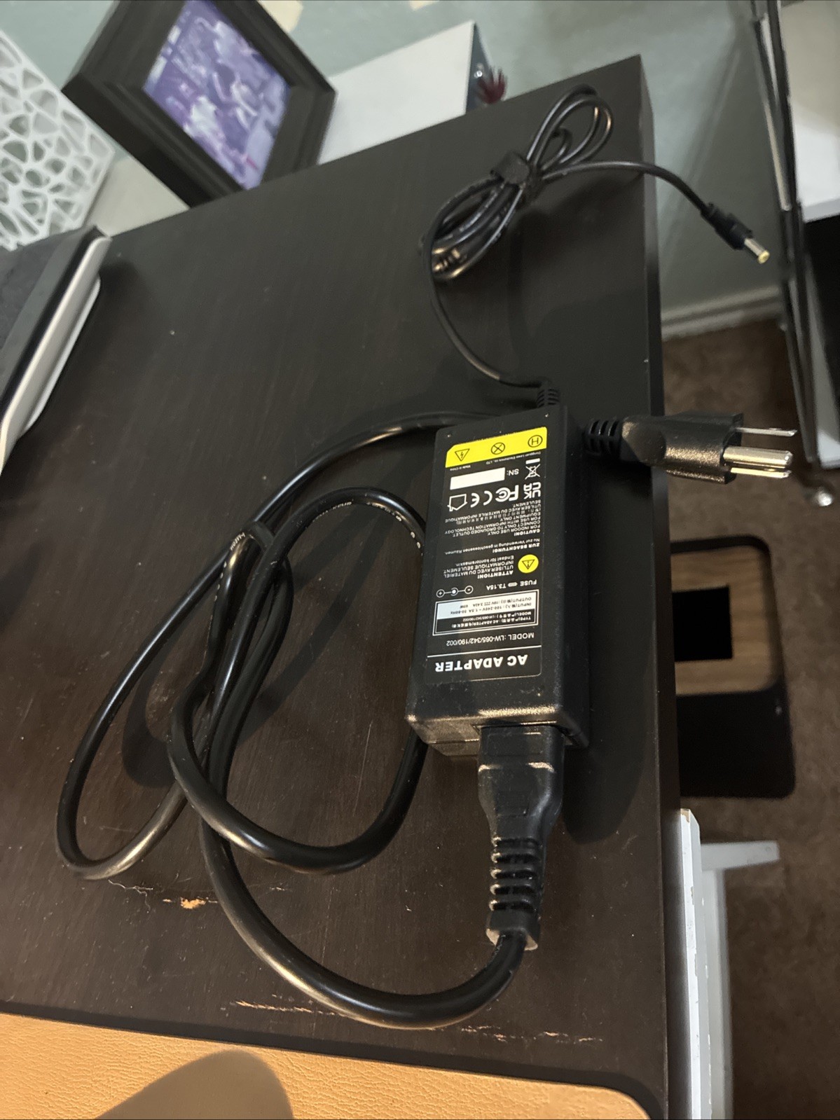 AC Adapter Model LW-065/342/190/002