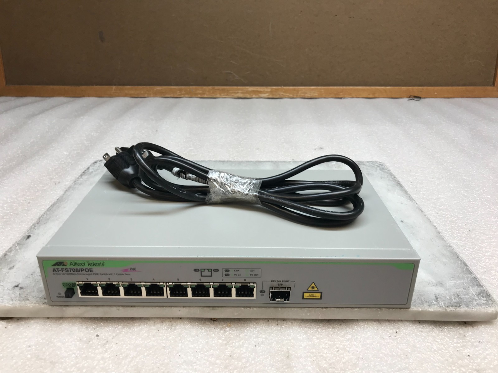Allied Telesis AT-FS708/PoE 8 Port 10/100 Mbps Unmanaged Switch - Tested