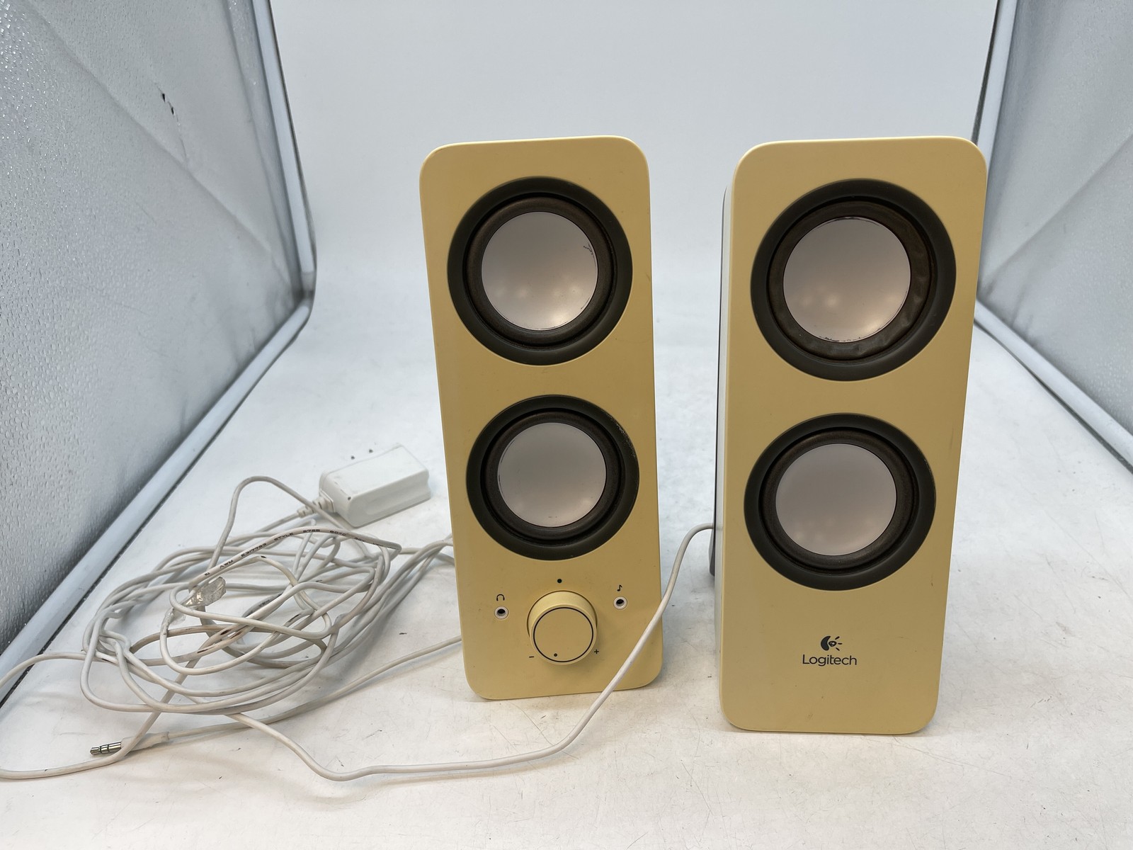 Logitech Z200 2.0 Stereo Multimedia Speakers W/Adjustable Bass Beige - Free S/H