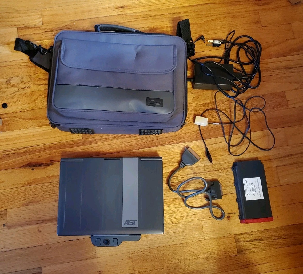 Vintage AST Power Exec 3/25 Laptop  Mouse Floppy Disk Modem