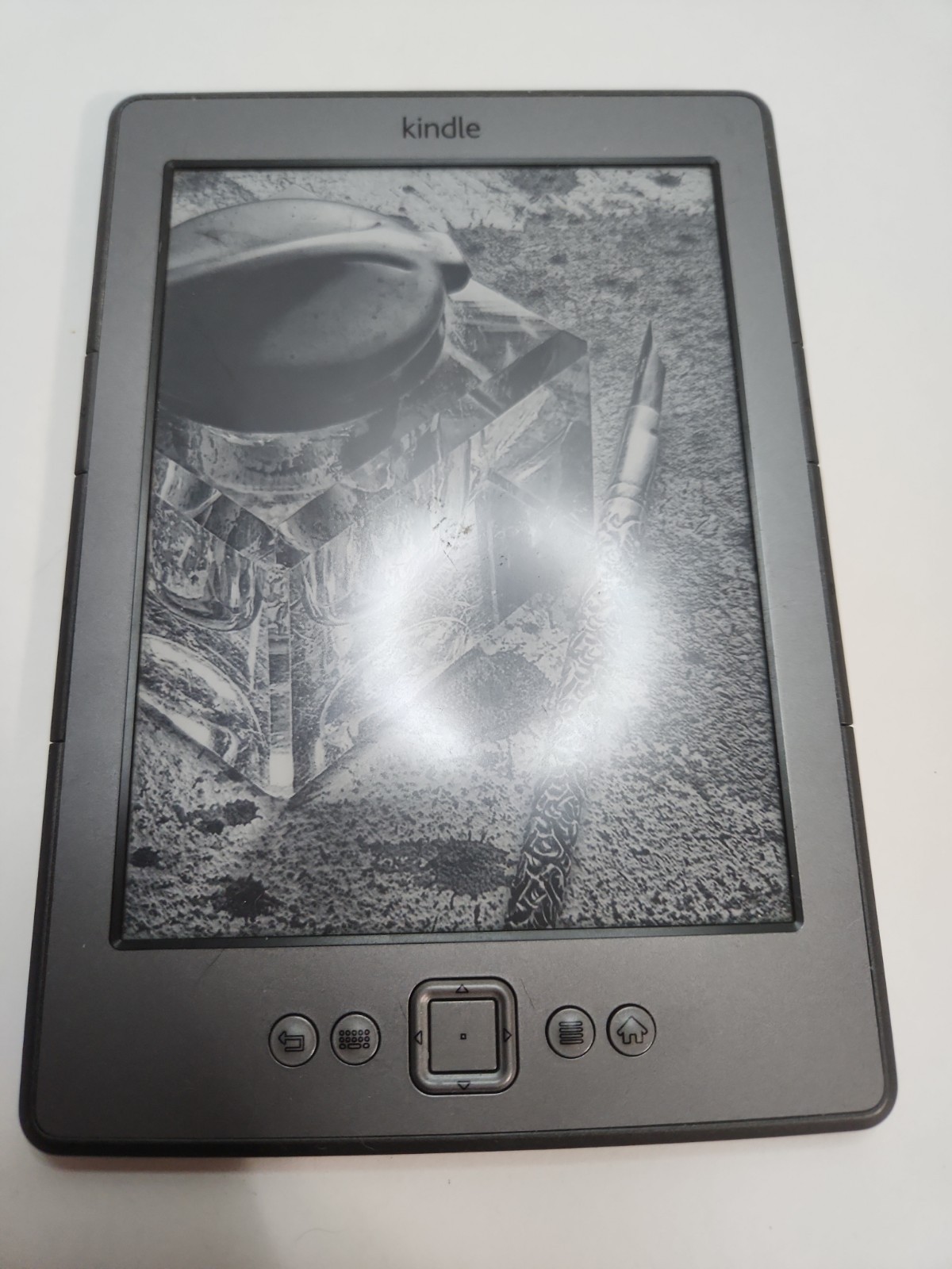 Amazon D01100 Kindle 4th Generation 2GB Wi-Fi 6 inch eBook Reader